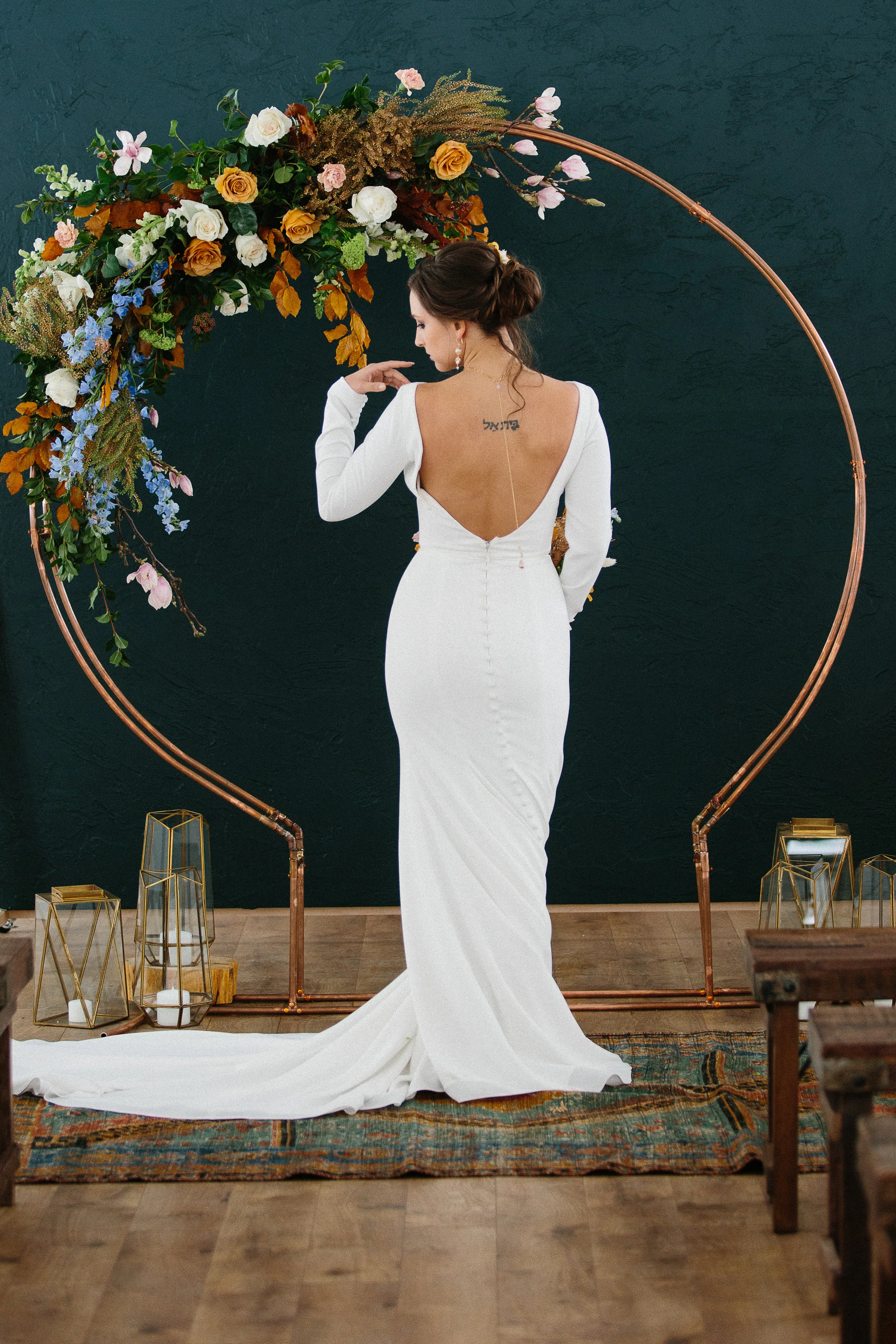 copper+arch+arbor+round+ceremony+backdrop+wedding+rentals+Bend+Oregon+Curated+Danielle+Gillett+Photography+White+Aspen+Creative1.jpg