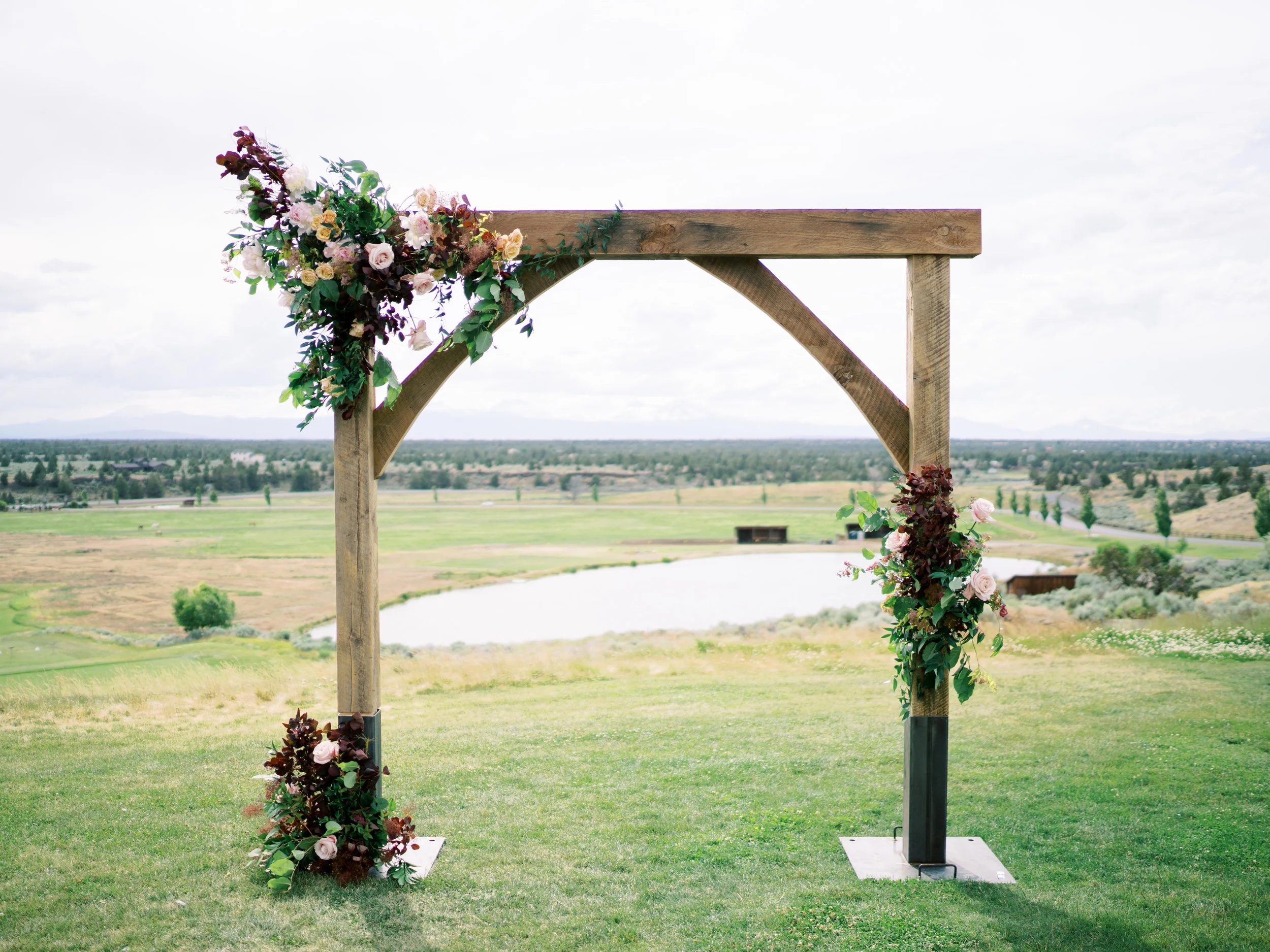 Broken+Top+Arbpr+Arch+wood+rustic+large+wedding+event+rental+Bend+Oregon+Curated+MarinaKoslowPhotography.jpg