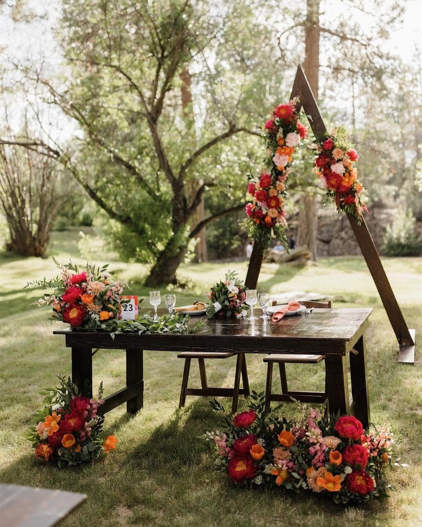 Forever Valentine Vibes 🩷❤️🧡💛
⠀⠀⠀⠀⠀⠀⠀⠀⠀
📷 @gallivanphoto
@rockspringsweddings
@centraleventrentals
makeup.mafia.weddings
@theindigobride
@porterfloral
@bendeventsound
@bowtiecatering
@farmhousepies