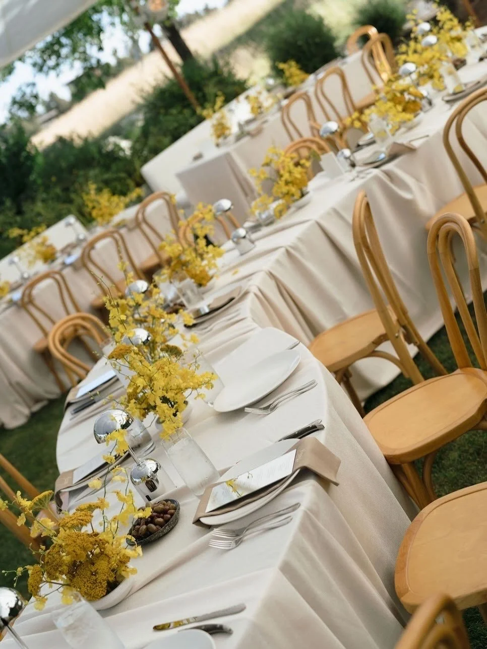 more DETAILSSSS we can&rsquo;t get over 😍
⠀⠀⠀⠀⠀⠀⠀⠀⠀
@taylorstuck
@luxeproductions
@noblefloralco
@ckennedybeauty
@juniperpreserveweddings
@dawnanddusk_boutique
@orbullrental
@bendbeerburros