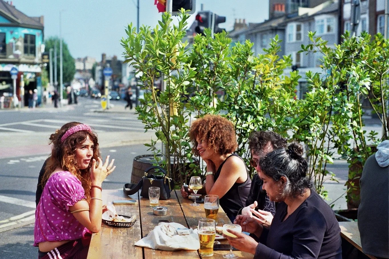 Sunny Sundays on the terrace. Sun traps out the front or on the roof 🃏

@lonkerodrinks pouring, @lostboysland slinging, European disco spinning. 

Perfect.
