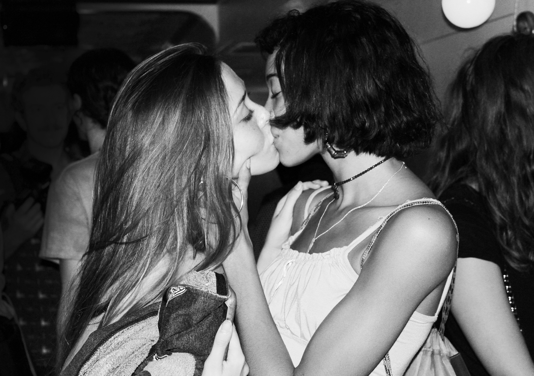 girl kiss.JPG