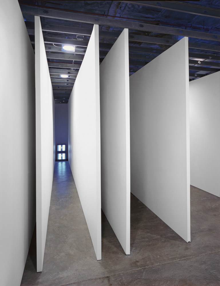 l_nauman_corridor_installation_nicolaswilder_1970.jpg