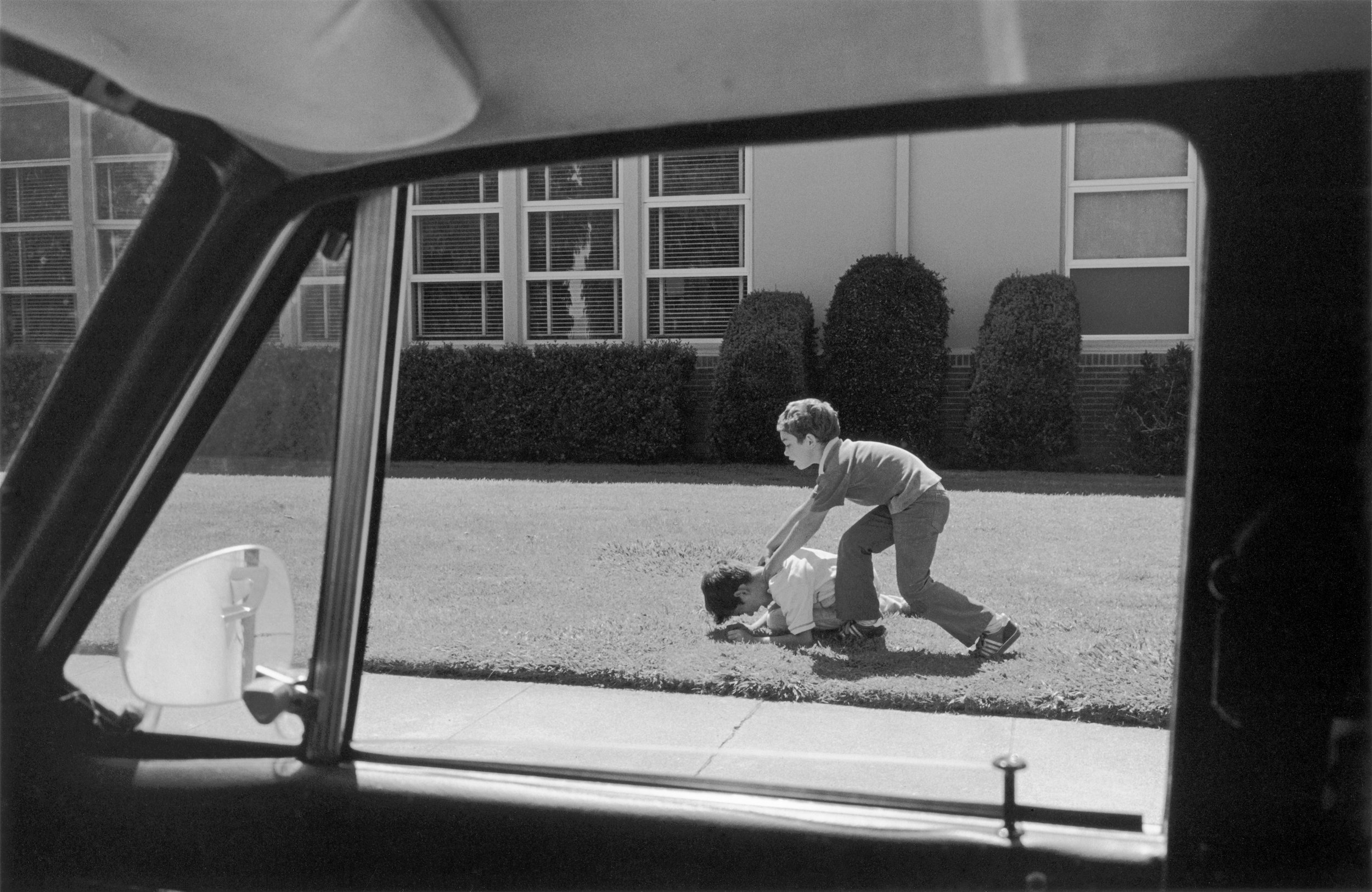  Henry Wessel Incident No.6 De la série Incidents, 2012 © Henry Wessel; courtesy Pace/MacGill Gallery, New York 