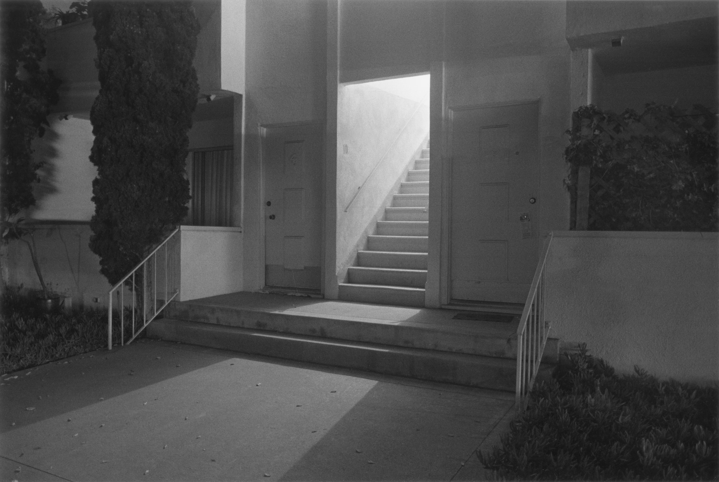   Night Walk No.21,   1998, De la série   Sunset Park   © Henry Wessel; courtesy Pace/MacGill Gallery, New York  