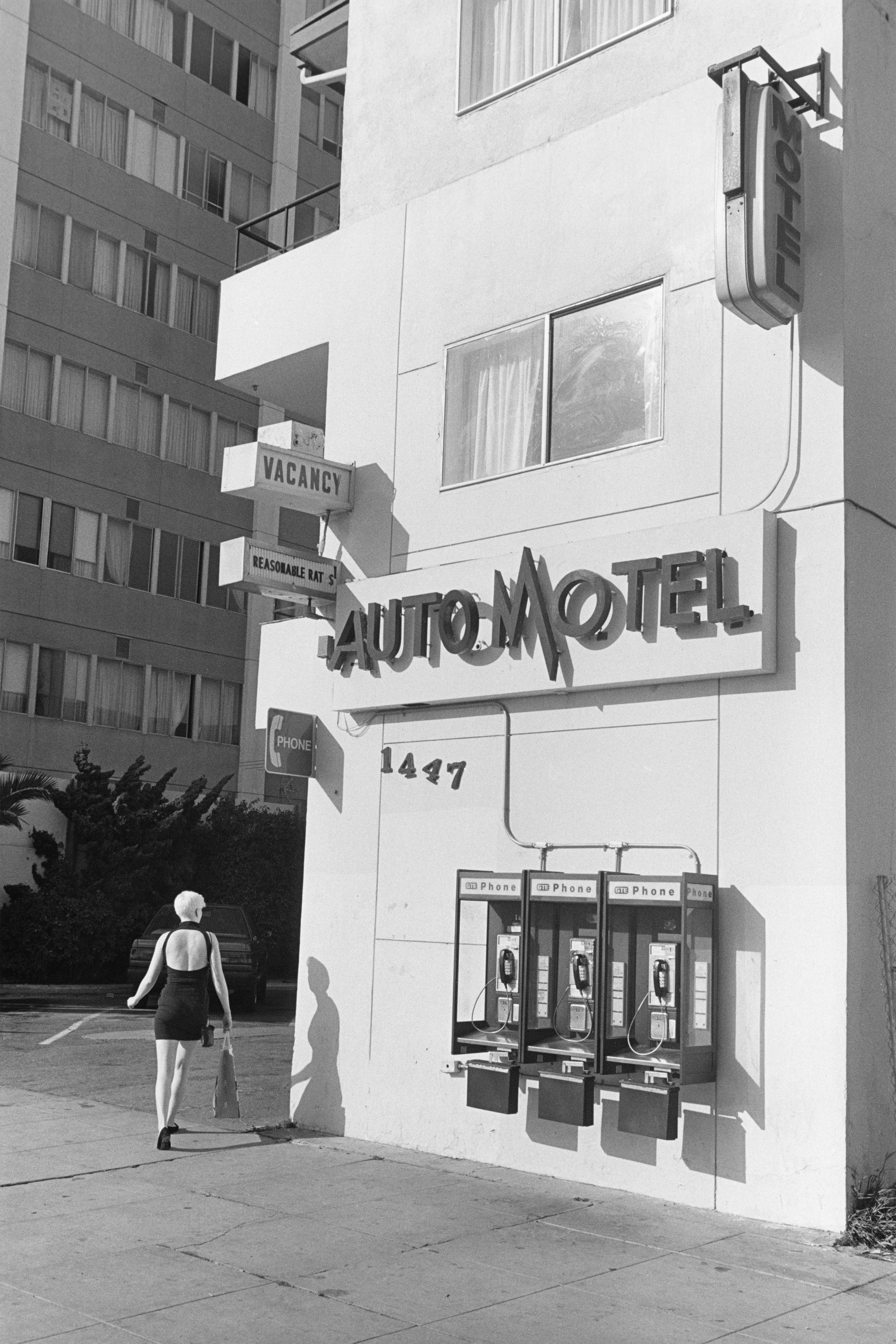   Henry Wessel,   Santa Monica, California  , 1989 © Henry Wessel; courtesy Pace/MacGill Gallery, New York  