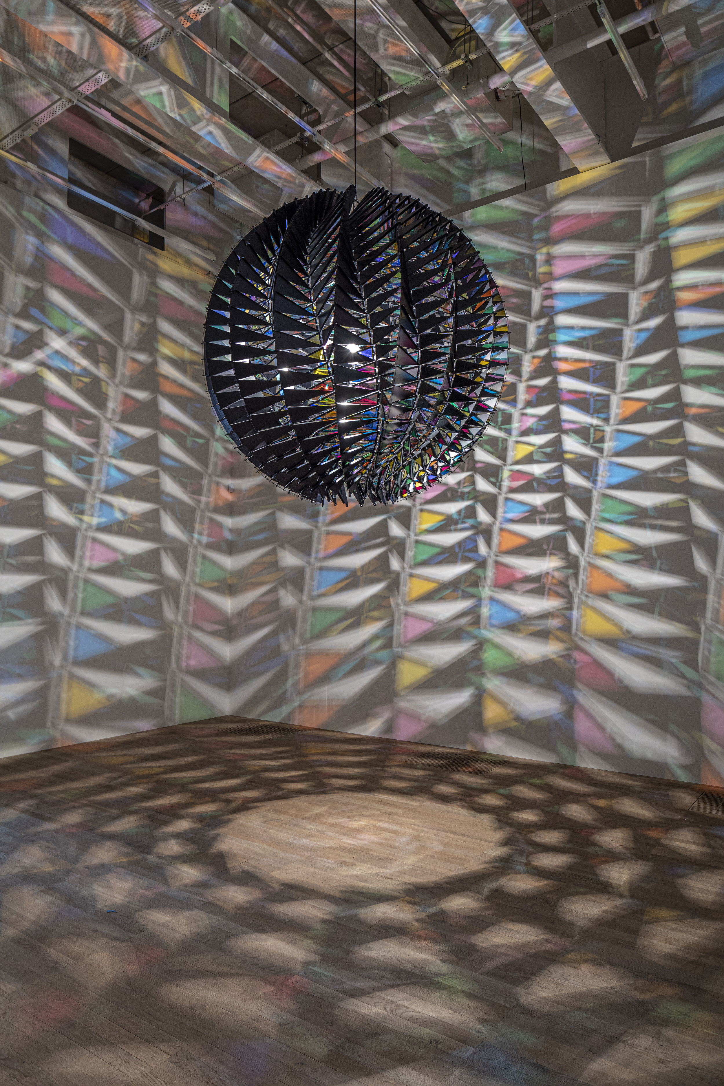  Olafur Eliasson  In real life , 2019 Aluminium, colour-effect filter glass (green, yellow, orange, red, pink, cyan), LED light Diameter 208 cm Installation view: Tate Modern, London, 2019 Photo: Anders Sune Berg  Courtesy of the artist; neugerriemsc