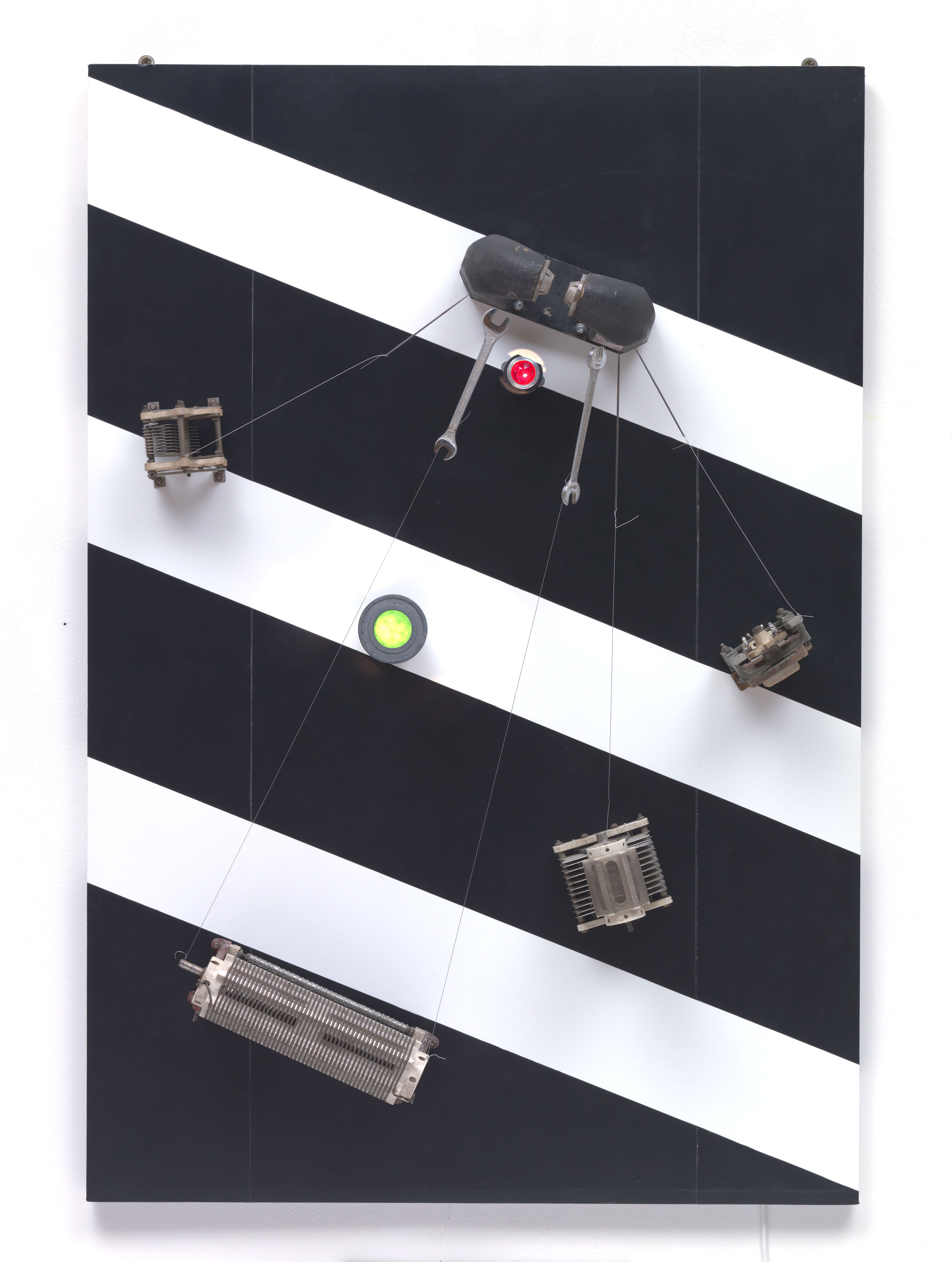  Telepainting  1964 Ceramic, iron, lamps, magnet, nylon thread, plastic, rheostats, steel screwdriver, vinyl, wood 110.1 x 75.2 x 17 cm Private Collection © ADAGP, Paris and DACS, London 2019 Photo: © Tate (Andrew Dunkley and Mark Heathcote) 