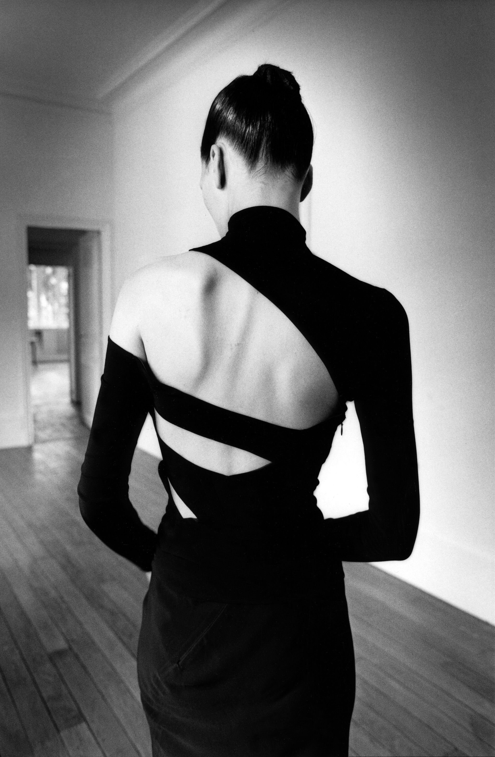  Jeanloup Sieff, Eve from behind, Kim Islinski [Top and skirt Martine Sitbon, published in New York,1997] © Estate of Jeanloup Sieff 