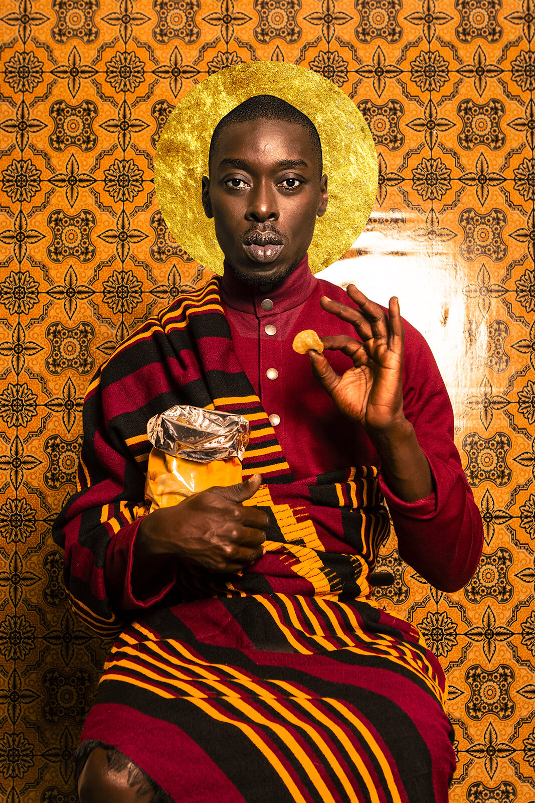 Sans titre, (…des photographes…des artistes et le cardigan pression) 2019 © Omar Victor Diop Courtesy galerie Magnin-A.jpg