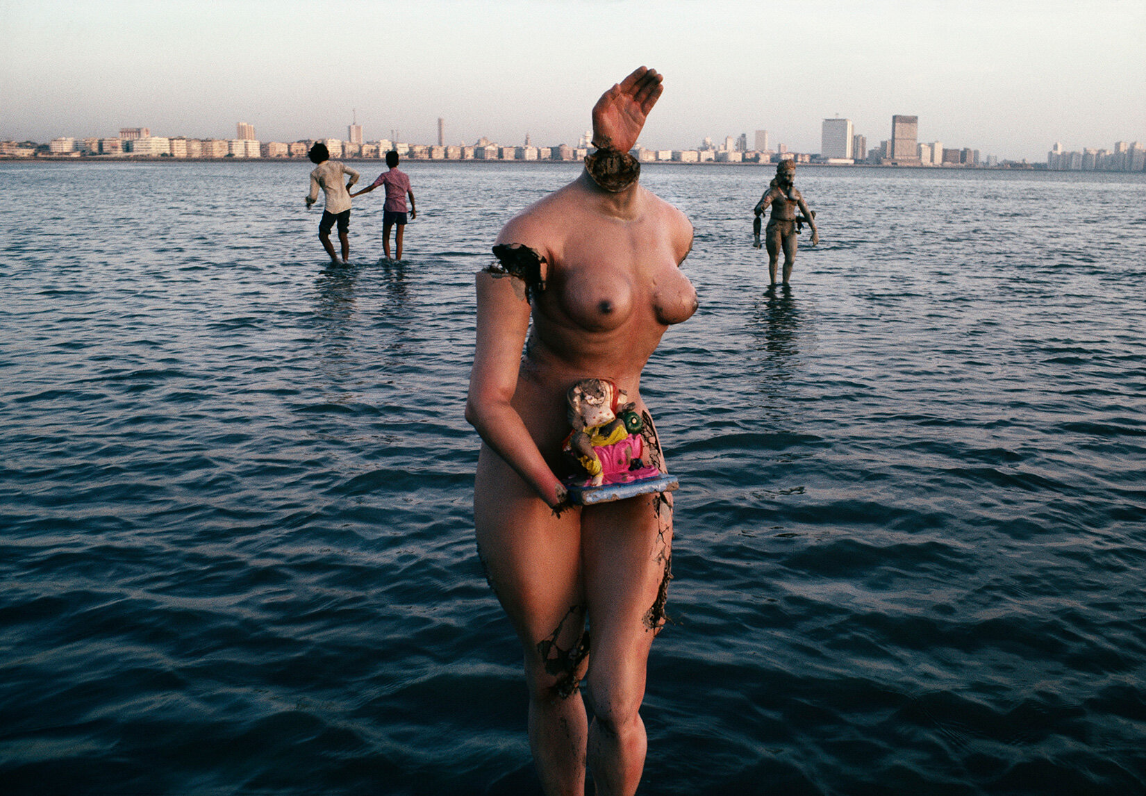  BRUNO BARBEY/MAGNUM PHOTOS Ganesh festival. Mumbai, India. 1980. 