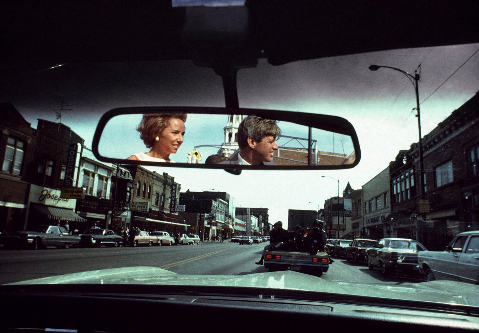  BURT GLINN/MAGNUM PHOTOS New York state senator Robert Francis Kennedy campaigning. Indianapolis, Indiana, USA. 1968. 