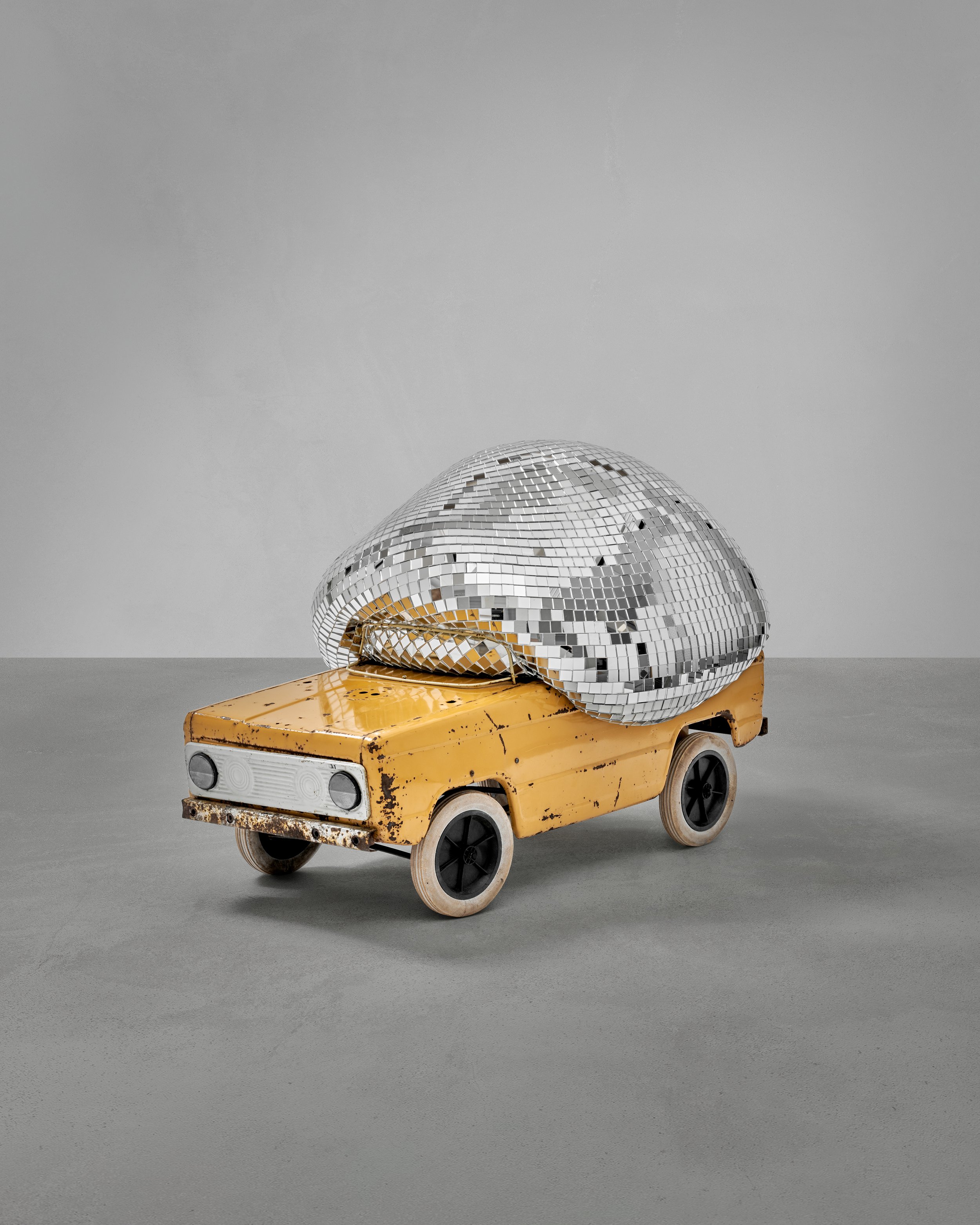  Rotganzen  L’Automobile ,&nbsp;2022   Vintage Toy Car, Quelle Fête Original Mirror object: glass mirror, foam, grout, glue Toy car: metal with rubber wheels 110 x 70 x 70 cm 