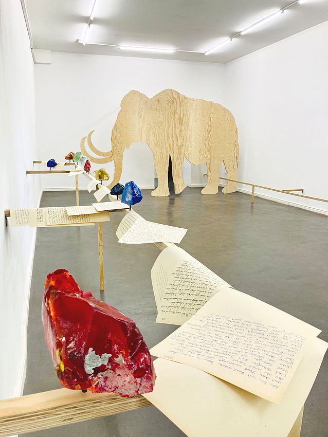  Tina Born   Gonfanon  (2023) Exhibition view Copyright by the artist. Courtesy Laura Mars Gallery, Berlin  
