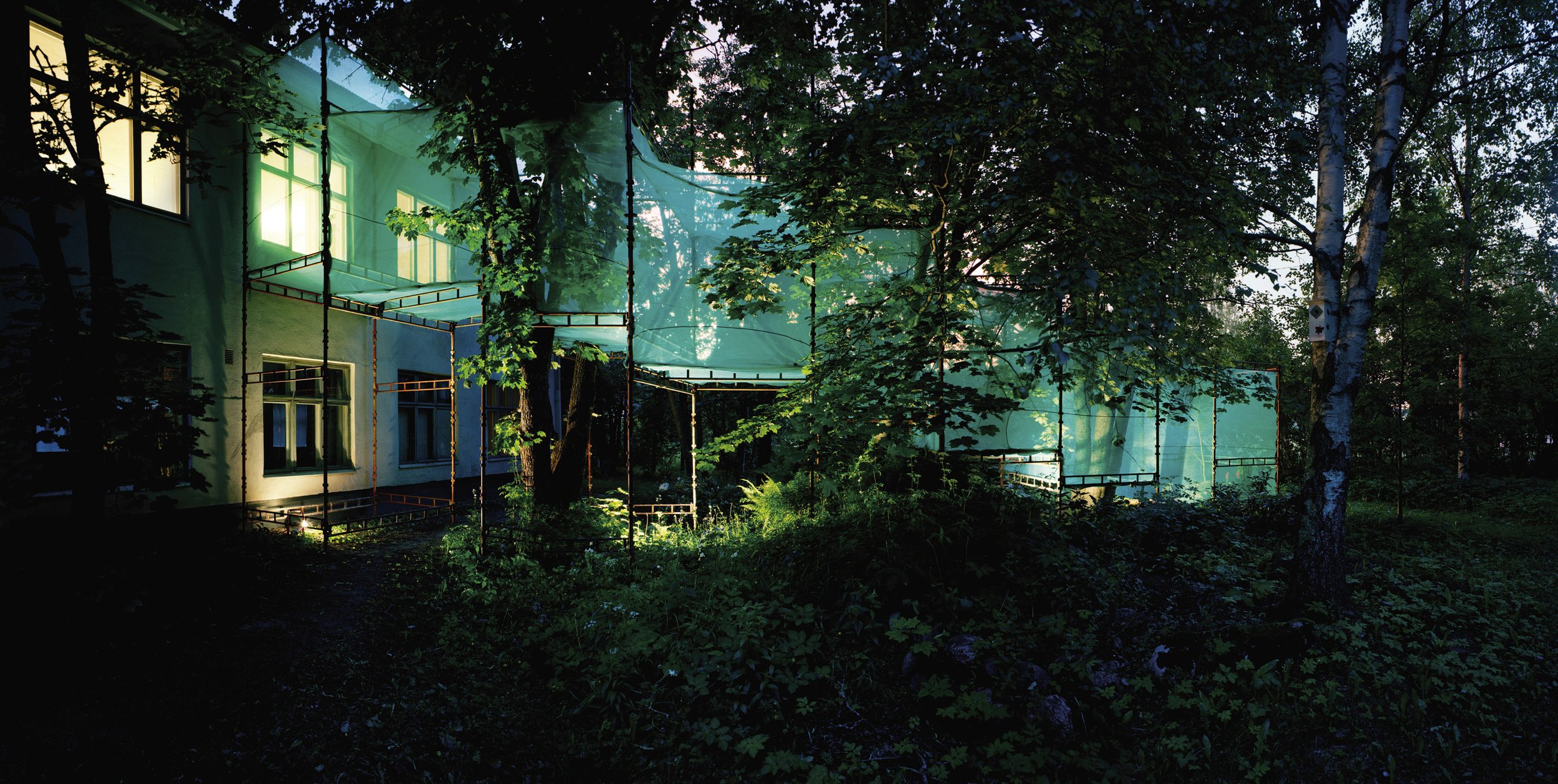  Ilkka Halso  Garden with a view  (2010) From the series Villa Roosa installation in Orimattila C-Print, Diasec with dipond plate or whiteglass + po 150 x 300 cm © the artist, courtesy: Persons Projects 