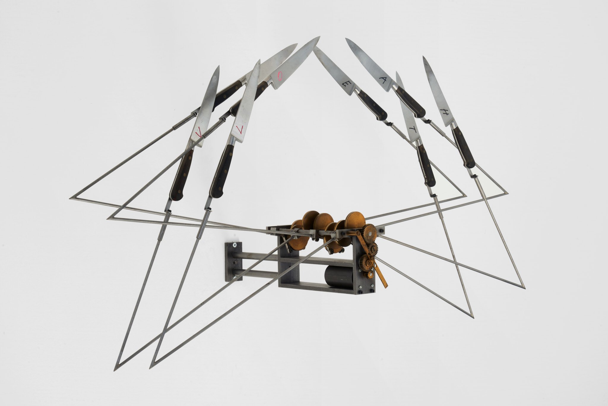  Rebecca Horn  Love and Hate, Knuggle Dome for James Joyce  (2004) Knives, metal construction, motor 23 2/3 x 43 1/3 x 15 3/4 in Courtesy the artist and Galerie Thomas Schulte, Berlin © The artist / VG Bild-Kunst, Bonn 2023  Photo: GRAYSC 