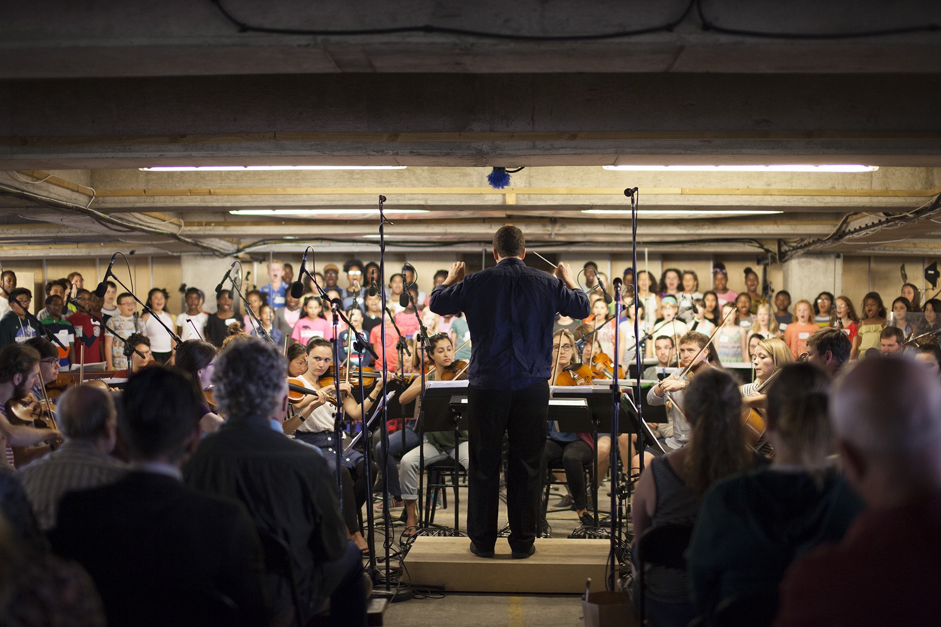  The Multi-Story Orchestra performs with its Youth Choir at Bold Tendencies in 2019. © Mirea Bosch Roca 