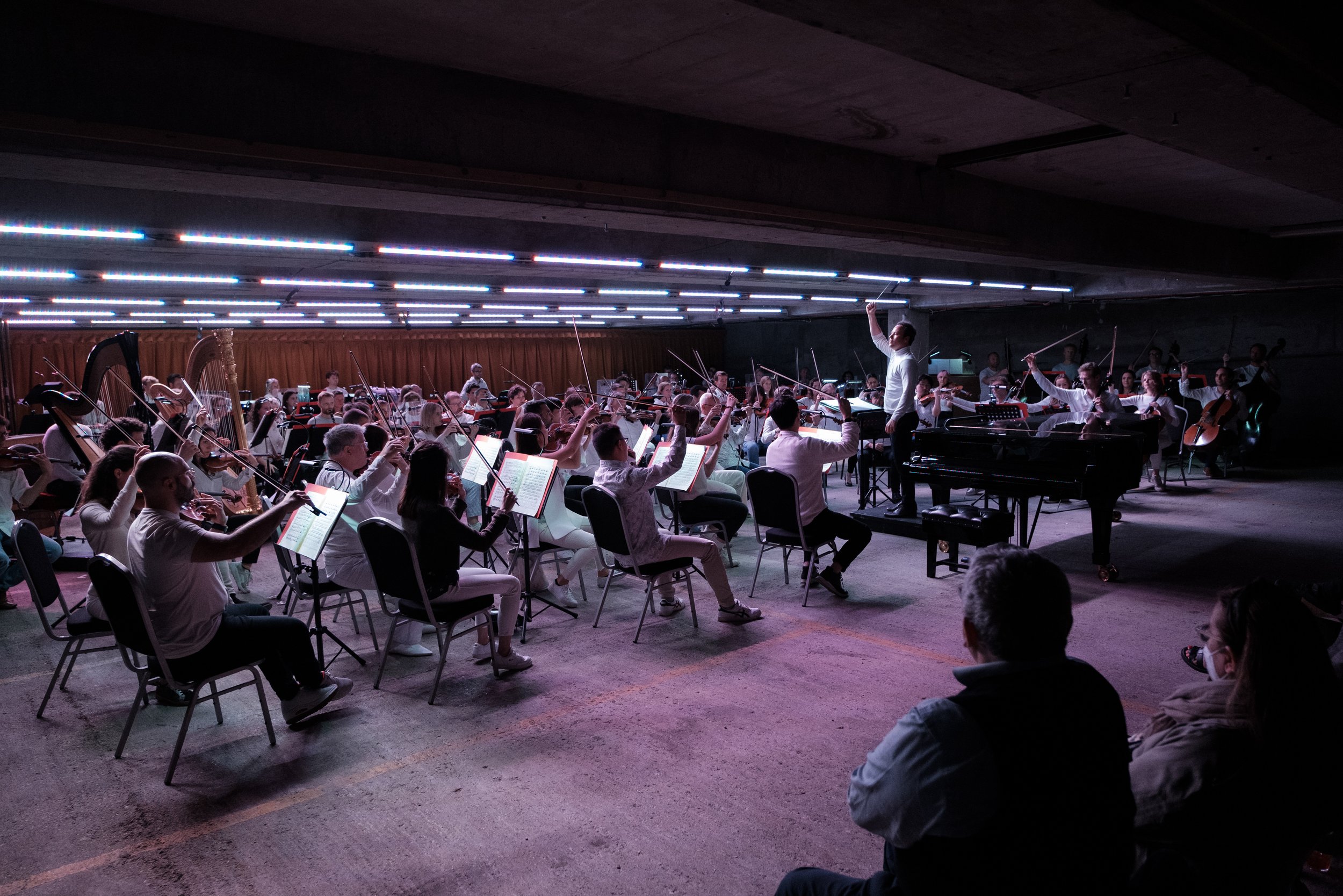  The Philharmonia Orchestra and Samson Tsoy perform Alexander Scriabin at Bold Tendencies in 2022. © Luca Migliore 