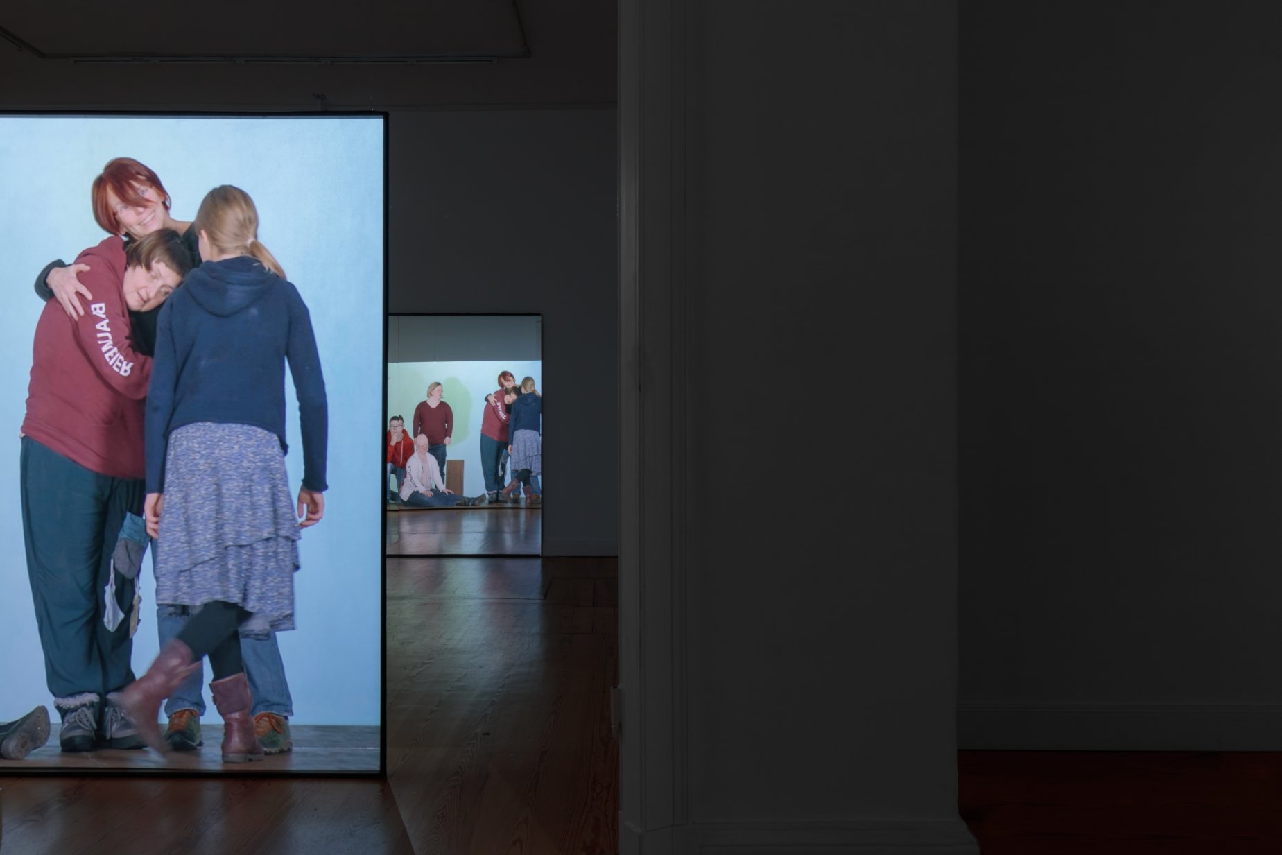  Dudu Quintanilha Installation view,  Mirror   (2023) 1-channel-video installation, 4K, color, sound, languages German and English, 7 min. 8 sec. Produced in collaboration with Julian Kiesche, Finn Westphal, Eric Wälz, Christoph Dziallas and Blaumeie