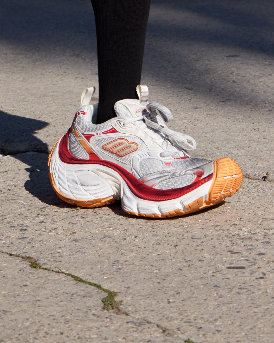 BALENCIAGA FALL 24 CLOSE UP IMAGE 8.jpg