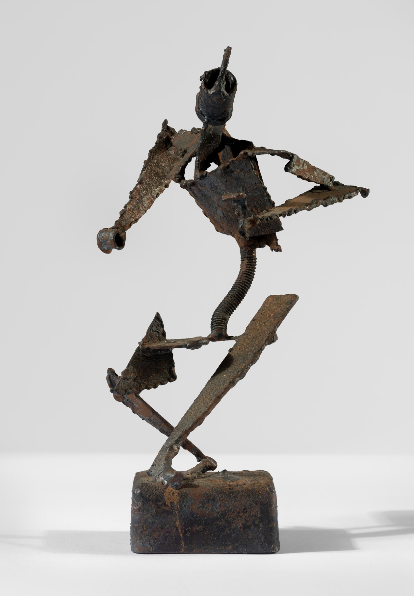  Richard Stankiewicz, Man of Parts, c. 1950-59, iron and mixed metals, 31.4 x 17 x 17.8 cm, installation view, The Box 