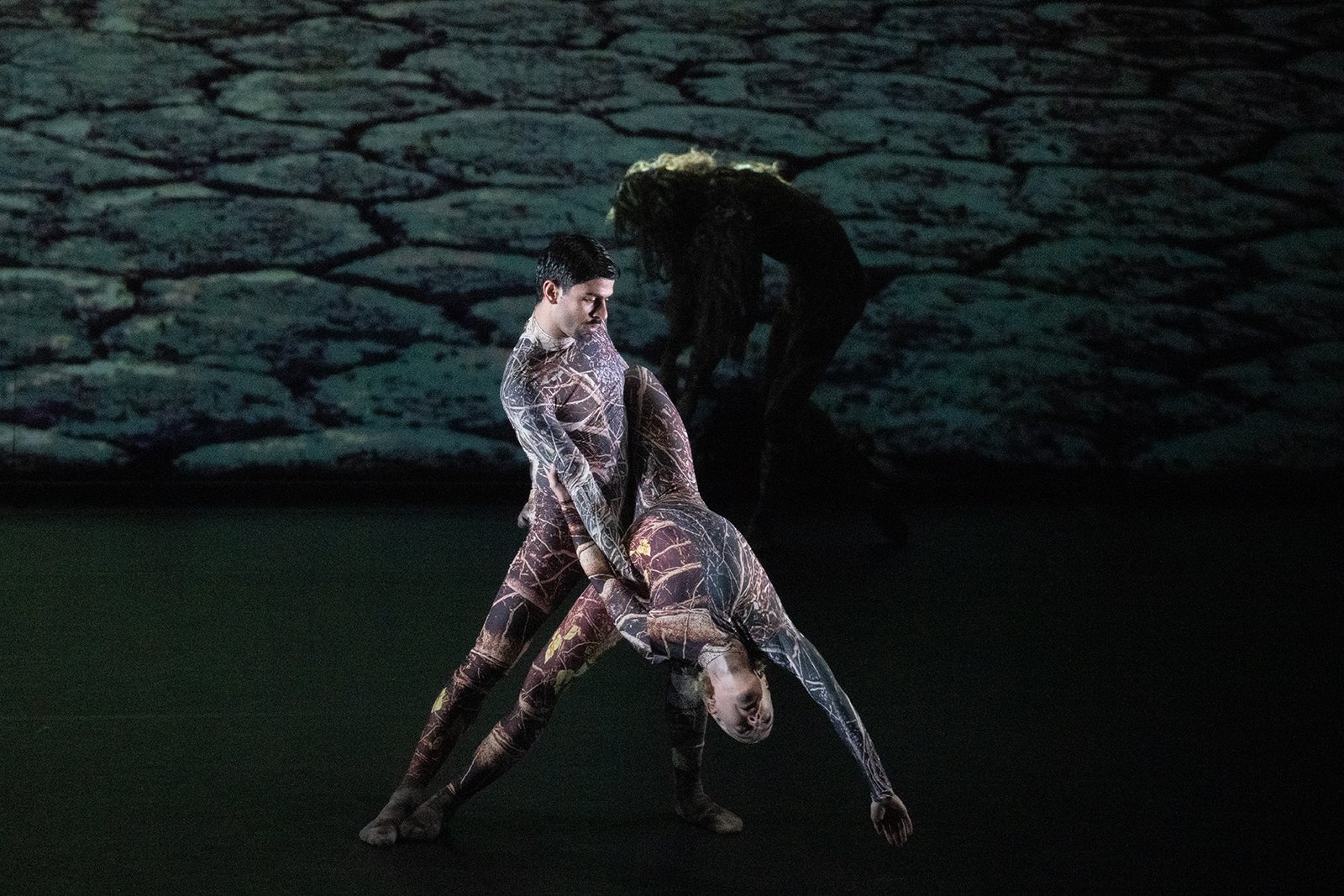 Wayne McGregor's UniVerse A Dark Crystal Odyssey, Company Wayne McGregor (Salvatore De Simone, Rebecca Bassett-Graham), Royal Opera House, London (2023), Photo credit Andrej Uspenski.jpg