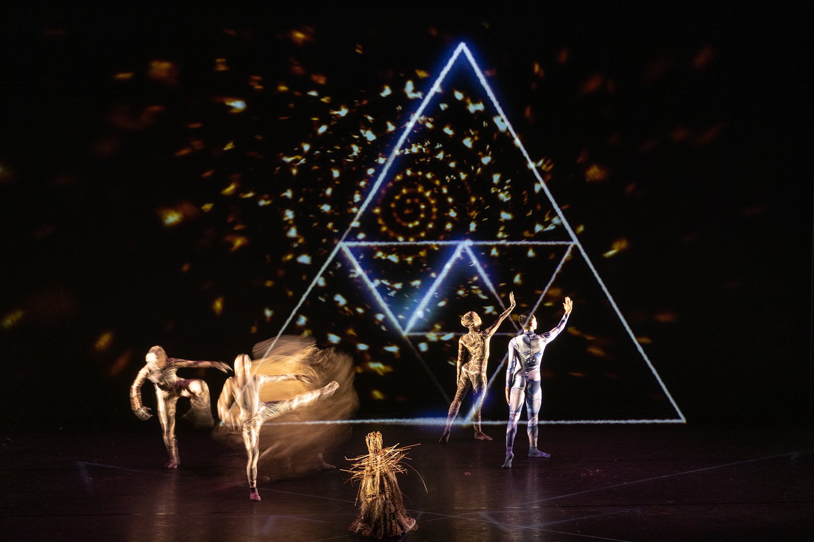 Wayne McGregor's UniVerse A Dark Crystal Odyssey, Company Wayne McGregor artists, Royal Opera House, London (2023), Photo credit Andrej Uspenski (2).jpg