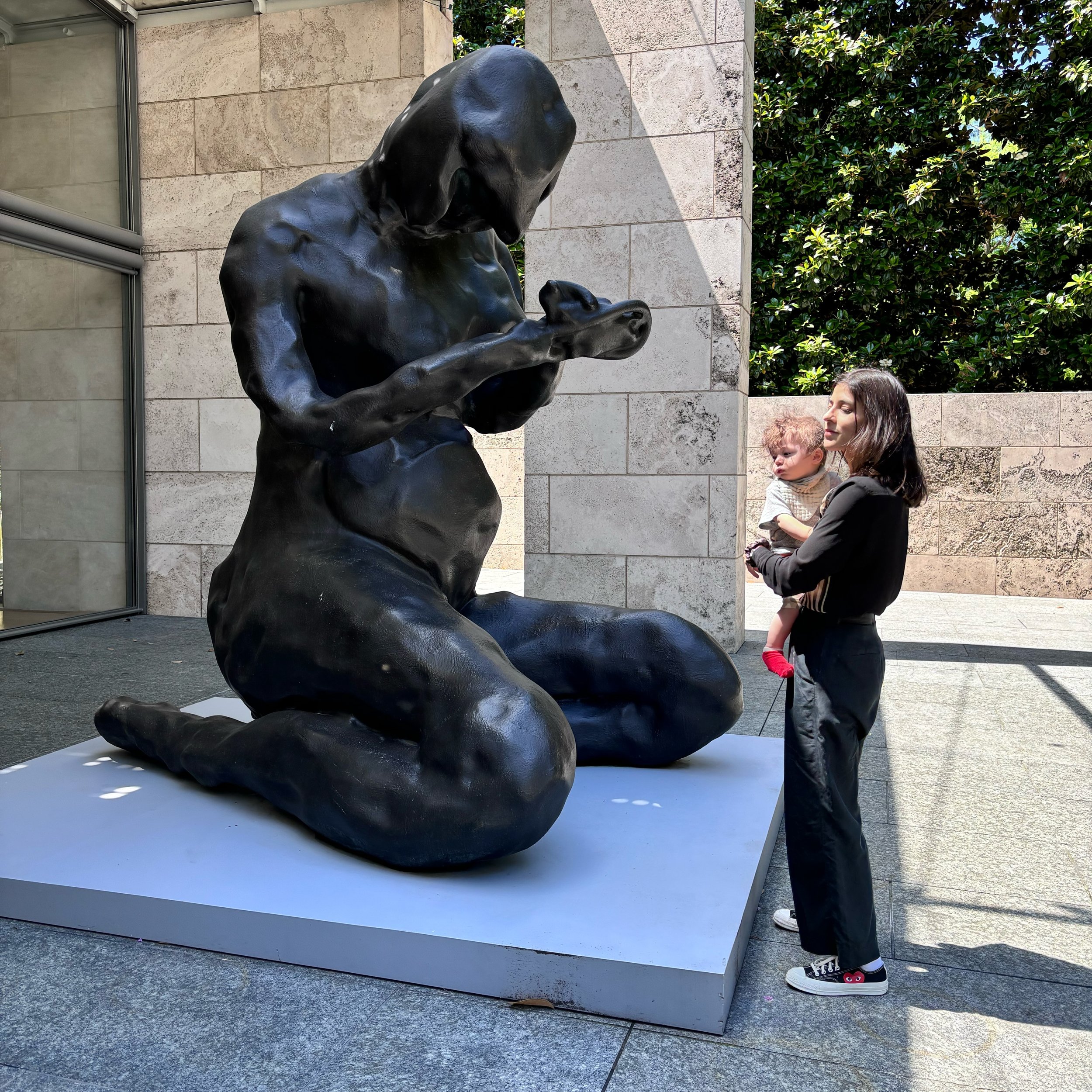 Happy first Mother&rsquo;s Day and birthday to Autre&rsquo;s ultra talented and brilliant managing editor @summer.bowie seen here with Tracey Emin&rsquo;s &lsquo;Mother&rsquo; sculpture at @nashersculpturecenter and son Maurice 💙

#mothersday #trace