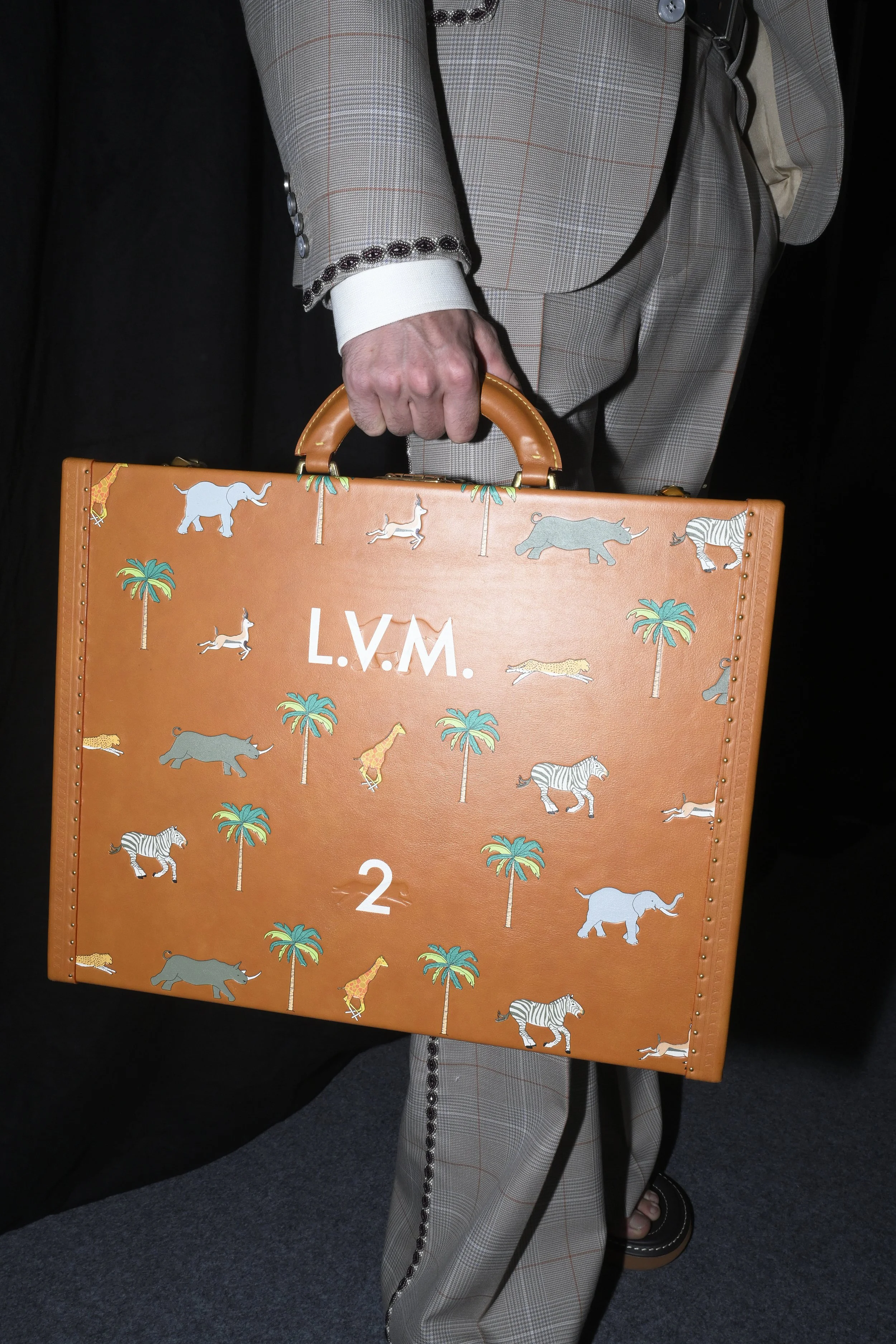 LOUIS VUITTON MENrsquo;S SPRING SUMMER 2026 SHOW BACKSTAGE 13.jpg
