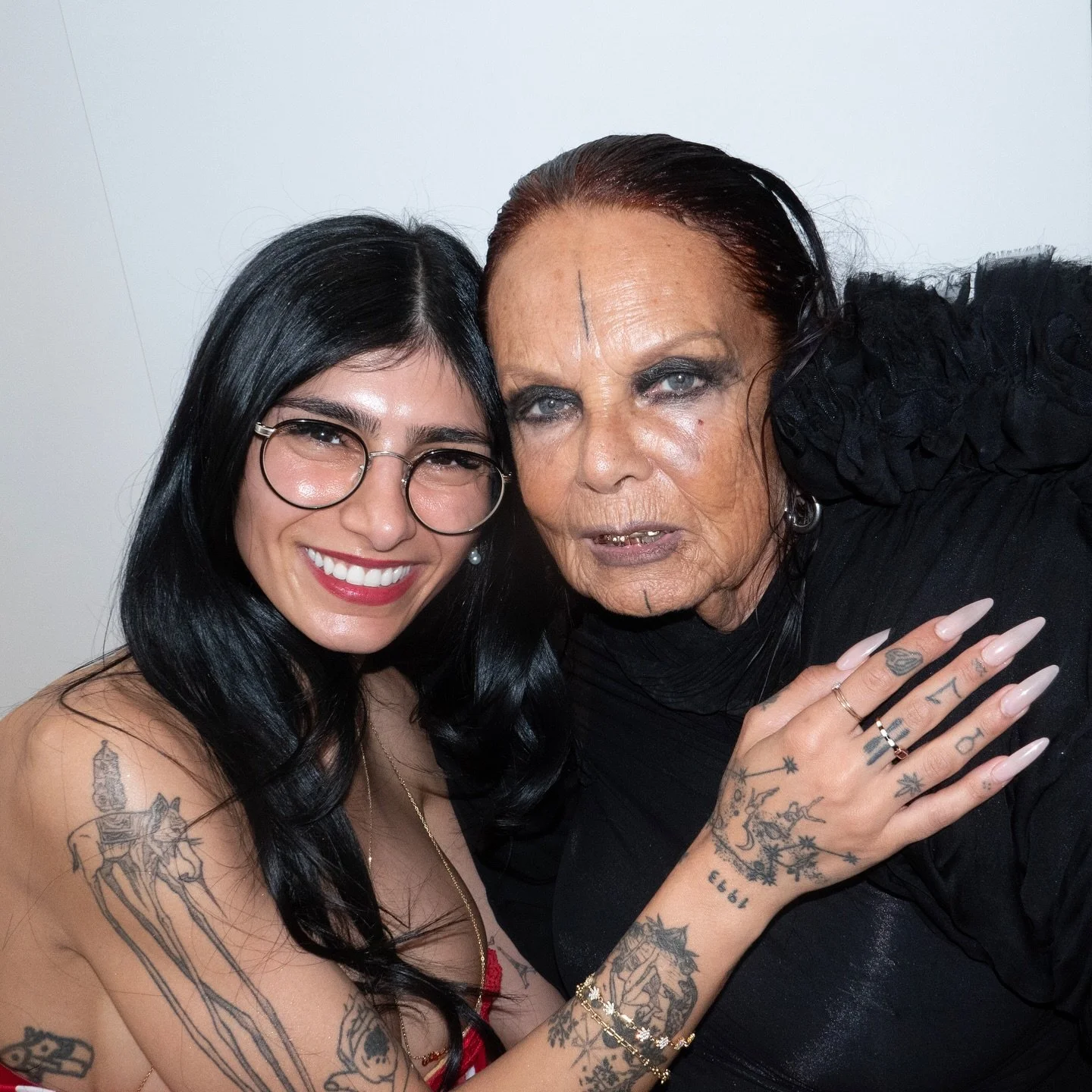 Tonight in Paris ❤️ Mia Khalifa with Mich&egrave;le Lamy and more friends/fans 

A queue snaked around Rei Kawakubo&rsquo;s transportive forest installation all the way to the streets of Le Marais for @miakhalifa and @sicknethi at @doverstreetmarketp