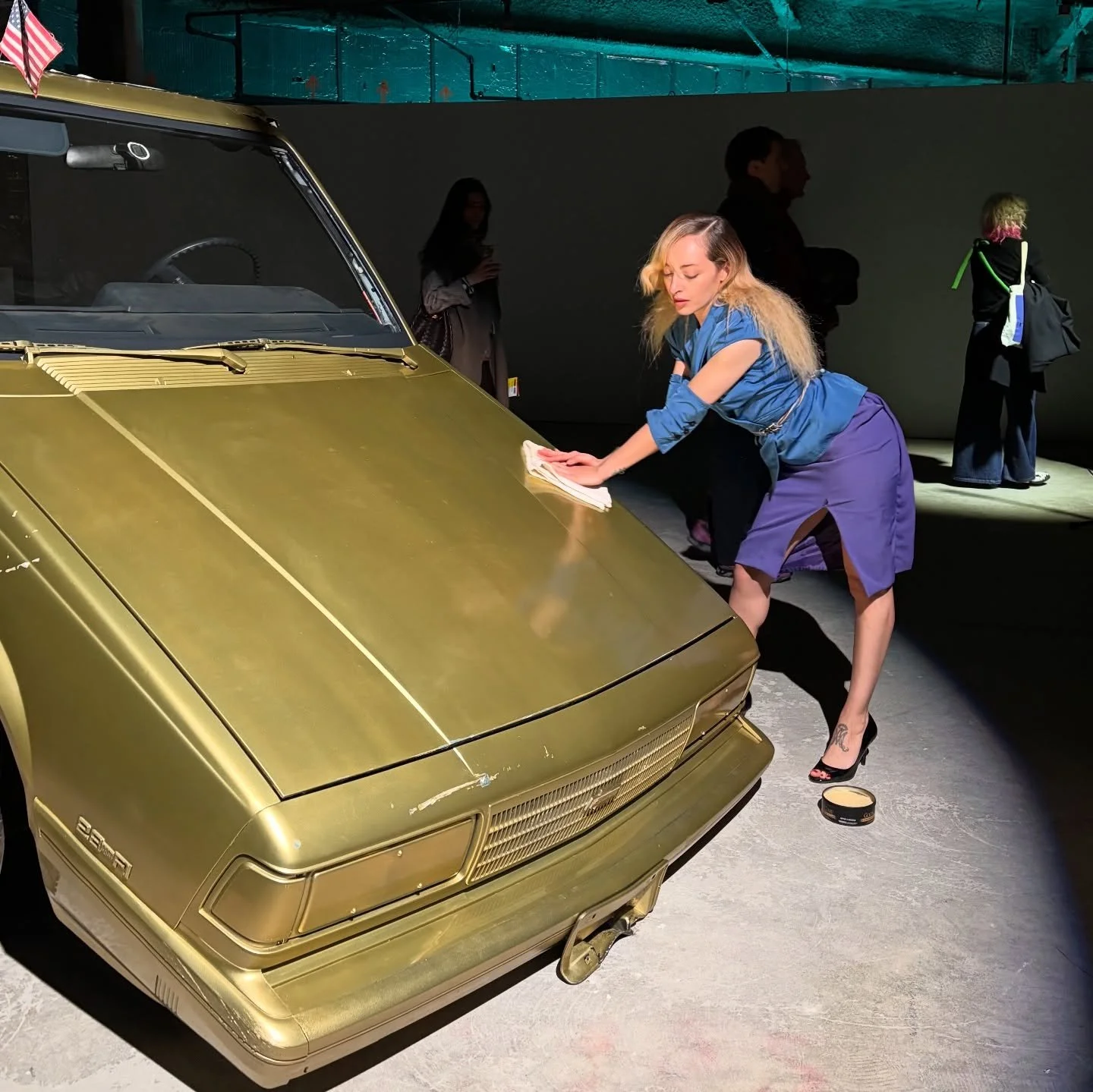 Sylvie Fleury&rsquo;s final performance of Instructions for Twilight high up in the WSA building overlooking downtown Manhattan. 

One of our highlights of the year was getting to collaborate with @performanyc on occasion of their 20th anniversary. T