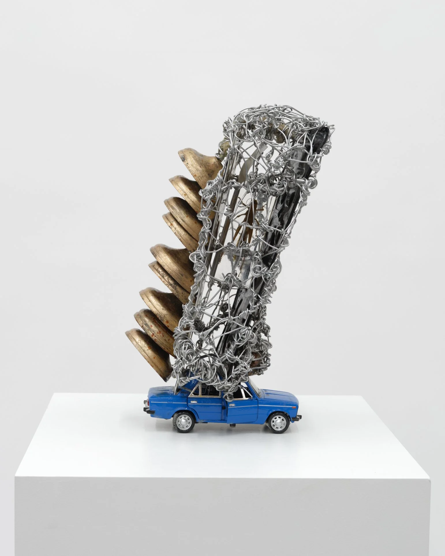  Arthur Simms  Insect in The Wall , 2024 Toy cars, wire insect, roller skate, wood, glue, polyurethane, and screws 14 × 8 × 8 in. © Arthur Simms. Courtesy the artist and Karma 