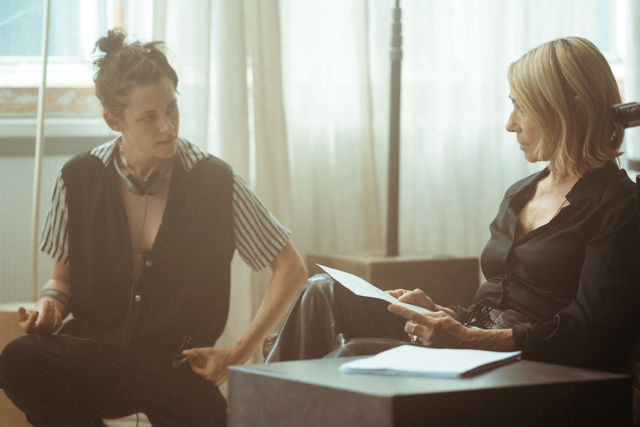  Kristen Stewart with Kim Gordon. 