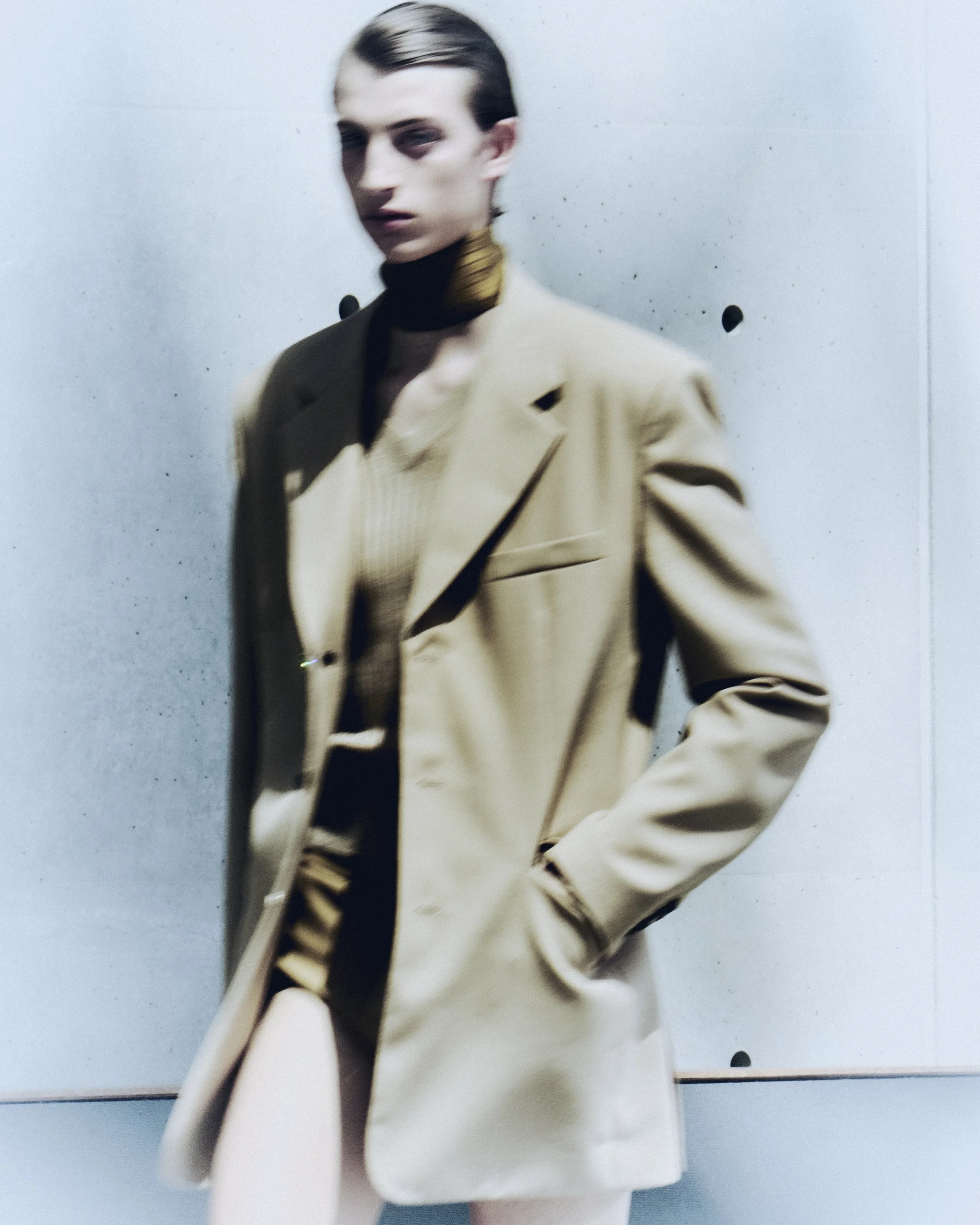 SAINT LAURENT_MEN'S_SUMMER-27_AMBIANCE_04_15_HR.jpg