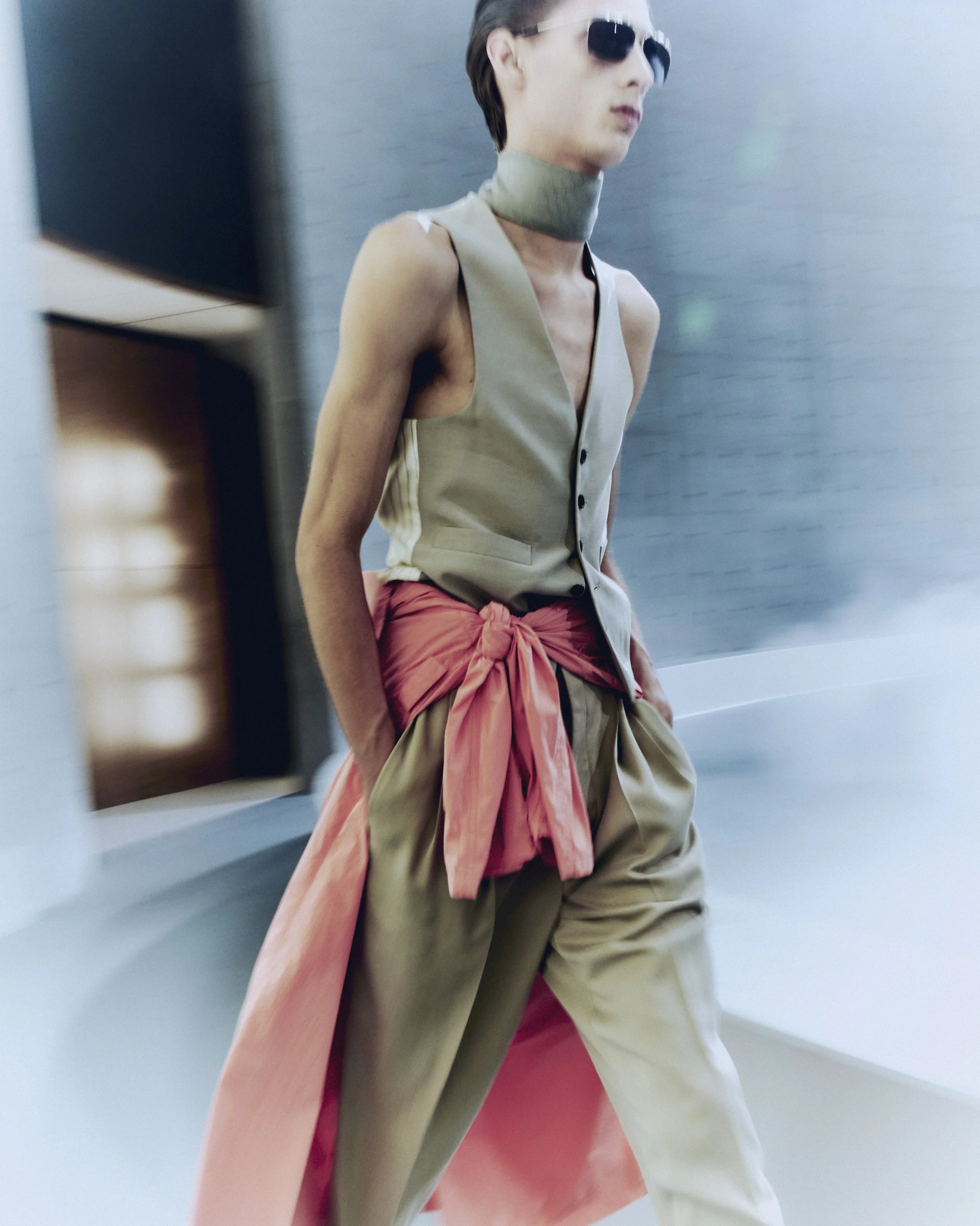 SAINT LAURENT_MEN'S_SUMMER-27_AMBIANCE_04_16_HR.jpg