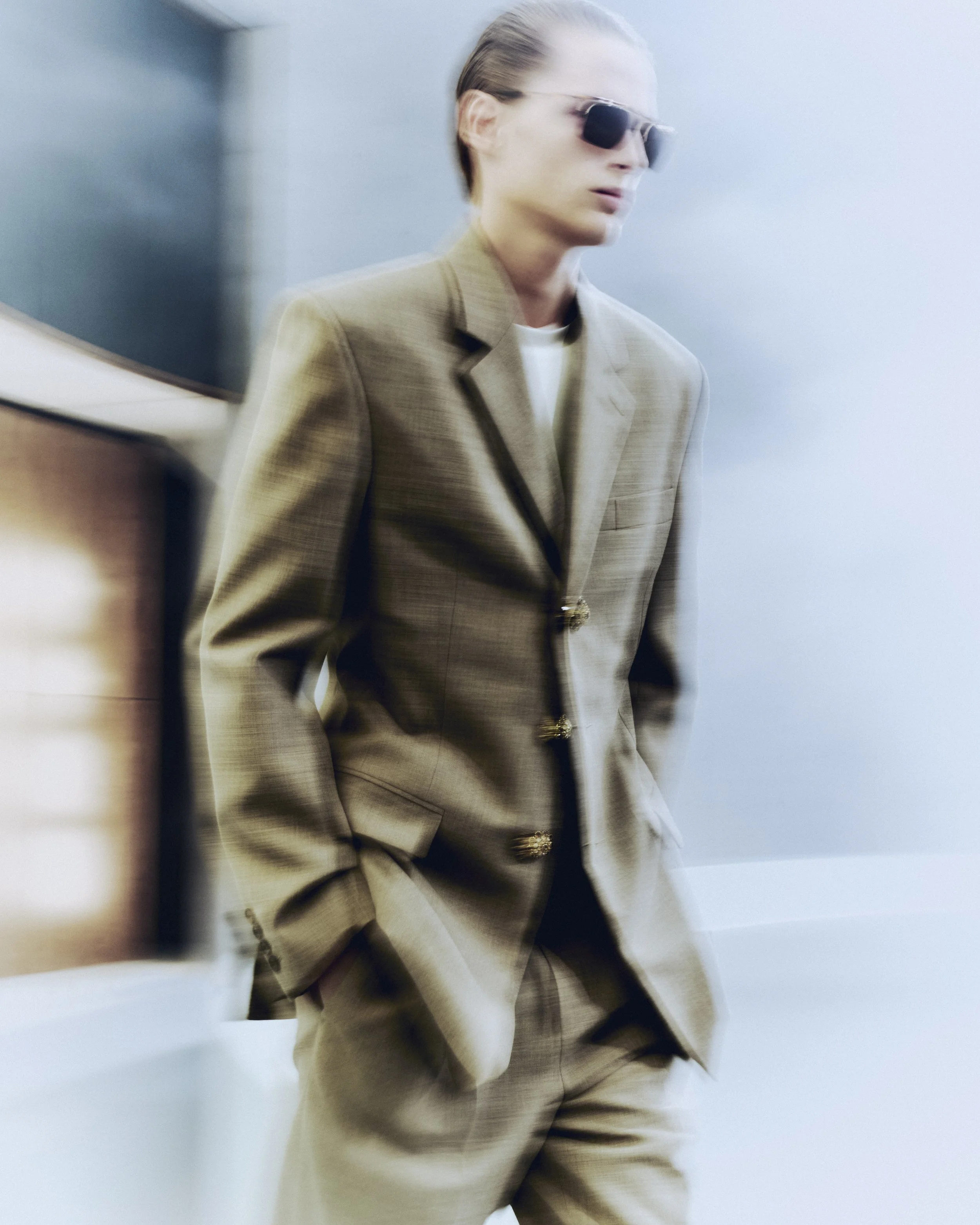 SAINT LAURENT_MEN'S_SUMMER-27_AMBIANCE_04_19_HR.jpg