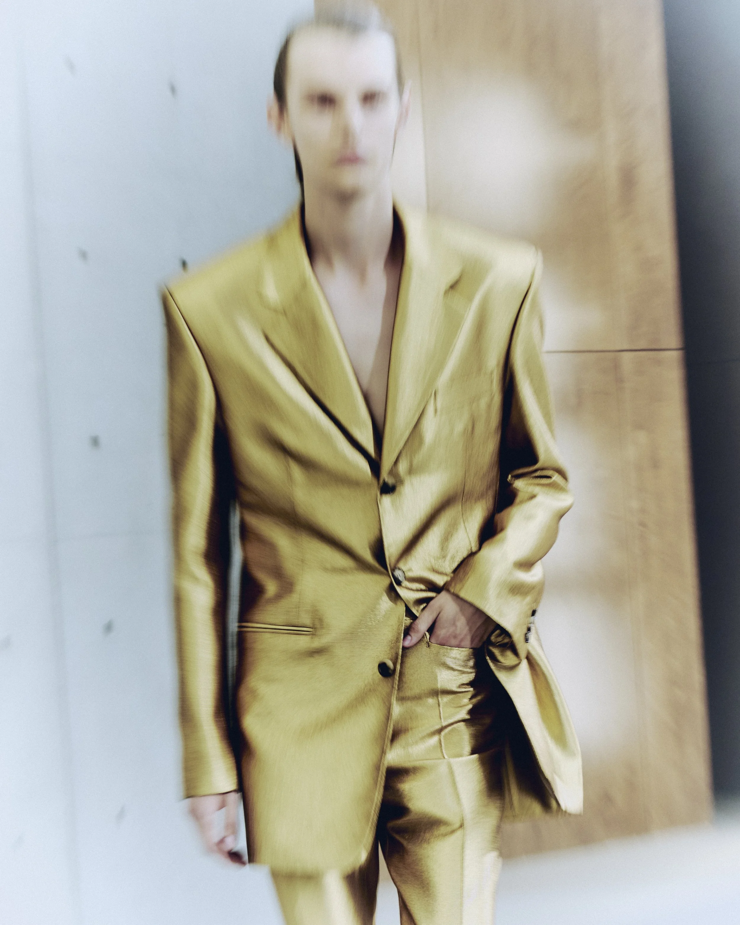 SAINT LAURENT_MEN'S_SUMMER-27_AMBIANCE_04_20_HR.jpg