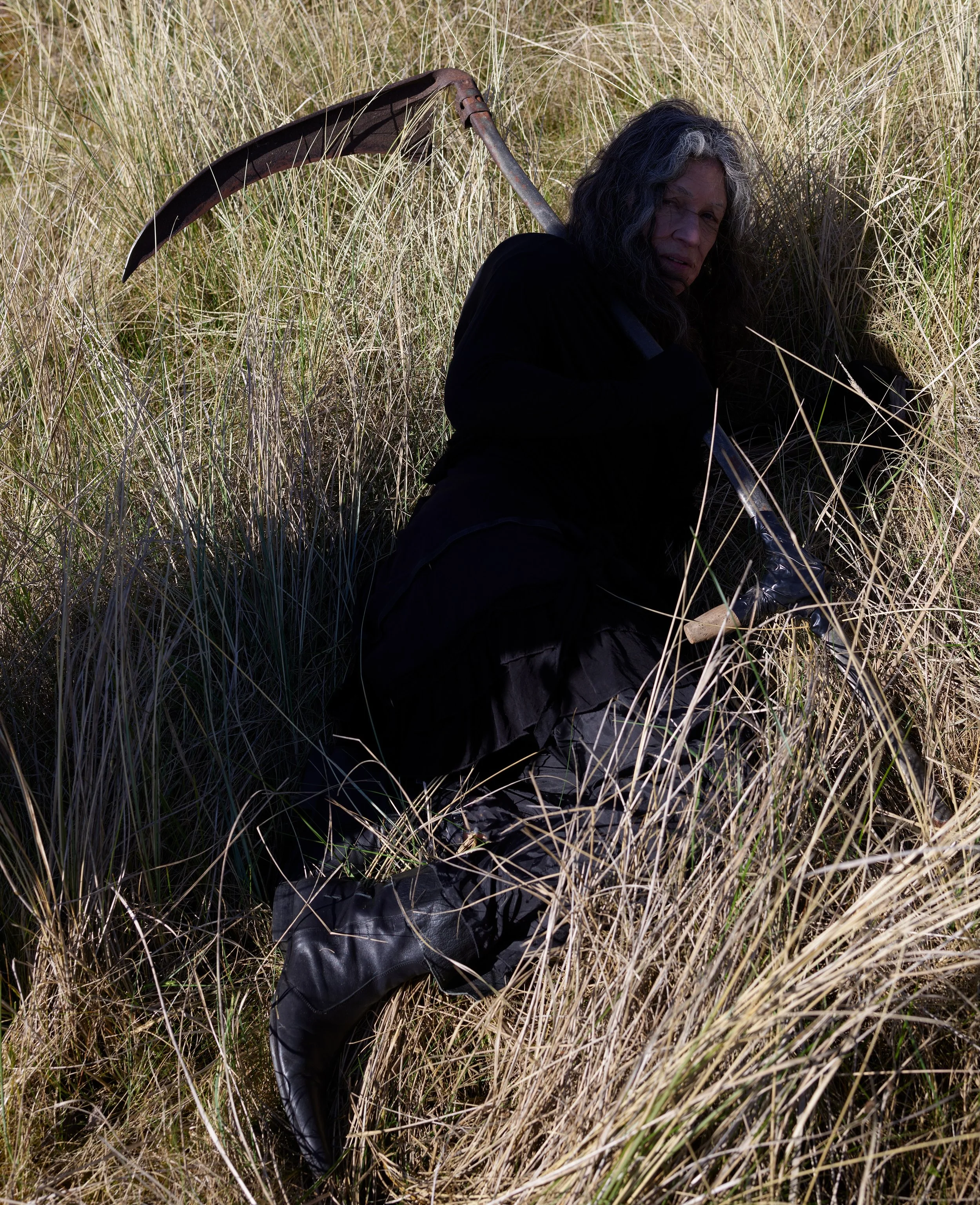 A DIFFERENT KIND OF BEAUTY: VIVIANE SASSEN AND EMMELINE DE MOOIJ FOR AUTRE WELLNESS

What happens when beauty is no longer obliged to please?
In Frau Holle, photographer Viviane Sassen and artist Emmeline de Mooij revisit a creative dialogue spanning