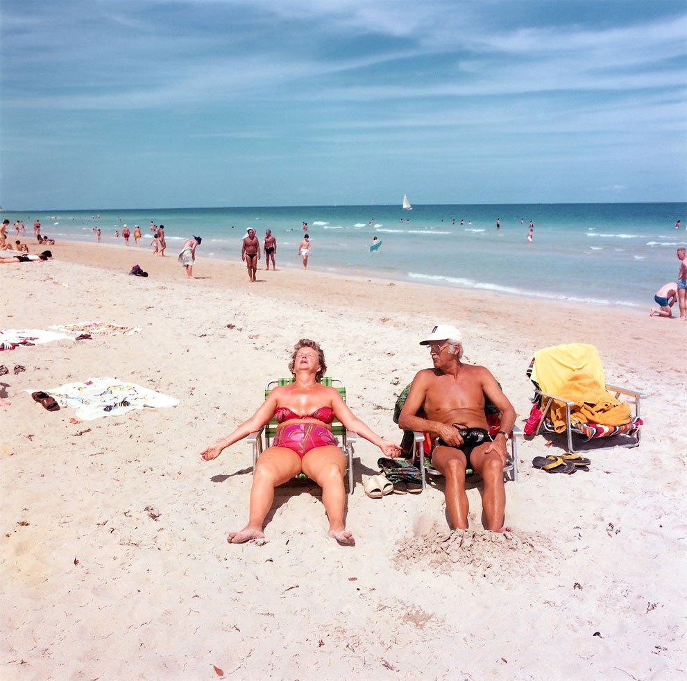 amateur spreading pussy beach