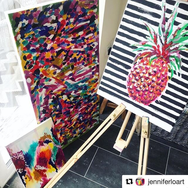 I&rsquo;ve set up a separate art IG account for those of you who might want to see what I&rsquo;ve been working on in lockdown and hopefully beyond. 😘✌🏼🙋🏻&zwj;♀️
・・・
So much music and #painting today! 😊 #happyme #art #artist #therapy #abstractar