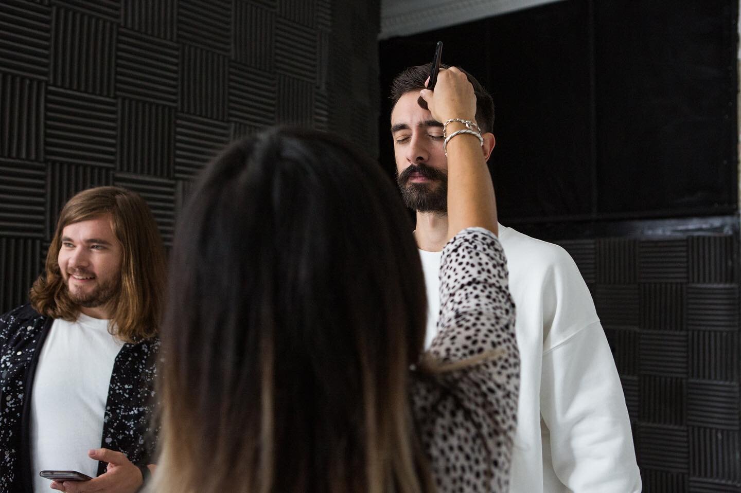 Another behind the scenes by @capturedbycorinne #bts of back of my head (phew) and the lovely @woodybangsthedrums and Kyle ✌🏼🔥💥😍 
Thanks for being awesome to work with #Bastille!! New single rocks 👊🏼

@nicolefairfield 🥰 for the recommendation
