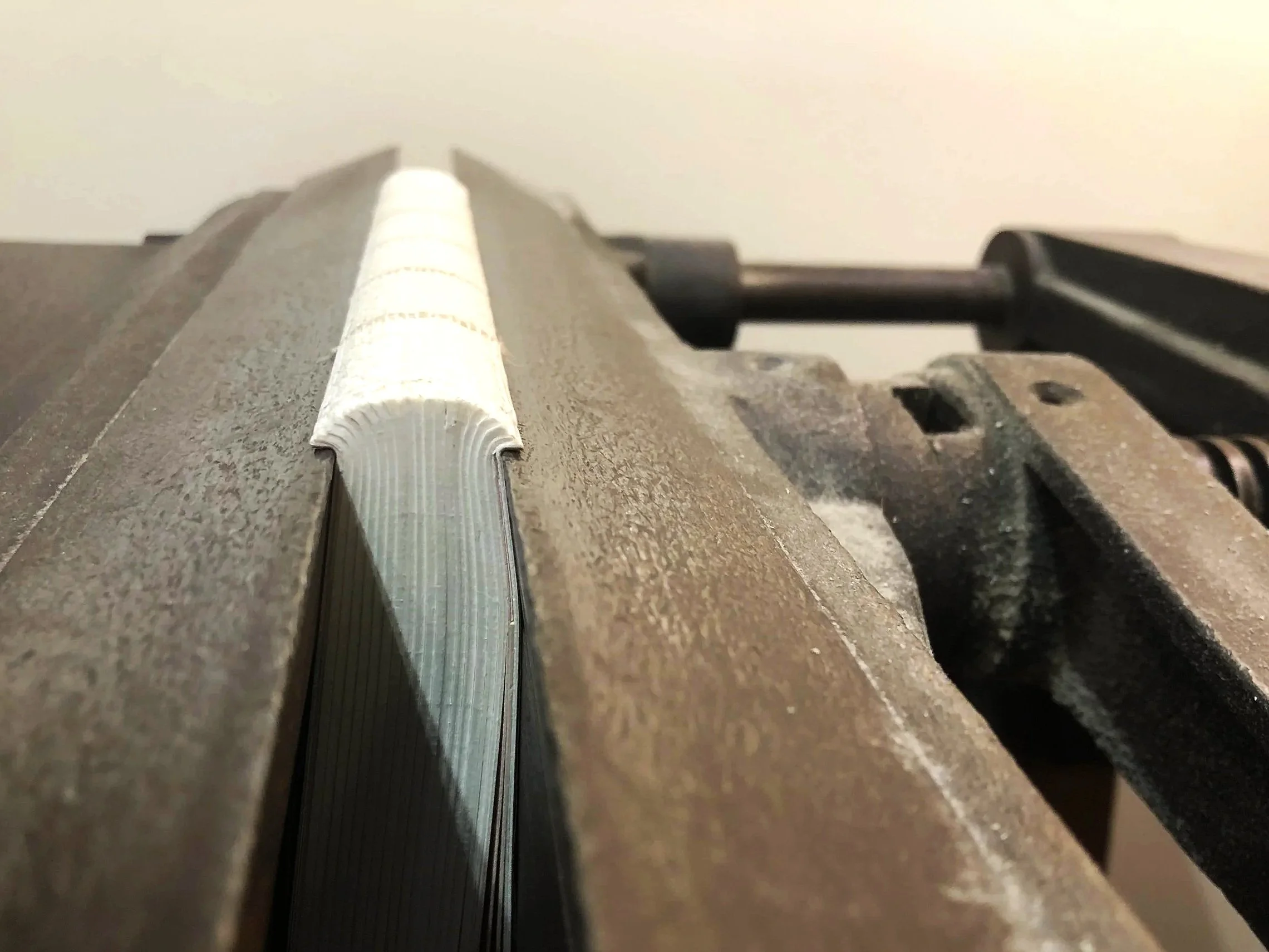 Les grandes étapes de fabrication d'une reliure