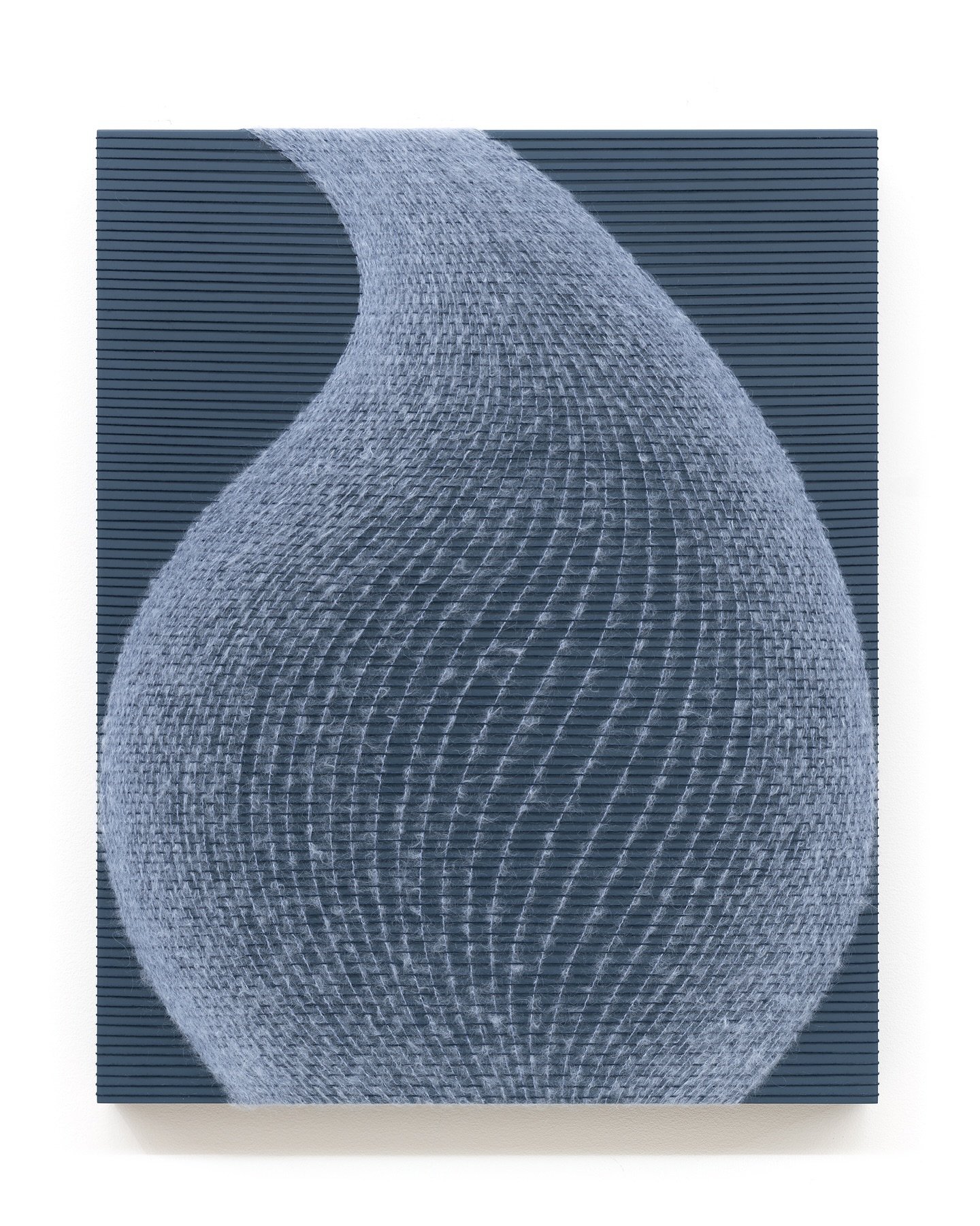 Beginning from a singular, curved, tapered path, the forms spiral outward, expanding incrementally to evoke a sense of fullness. 💨🫁

LIFT POINT
Natural fibers and painted panel 
30 x 24 x 3 in
2025
(More images on website)

#미미정 #mimijung