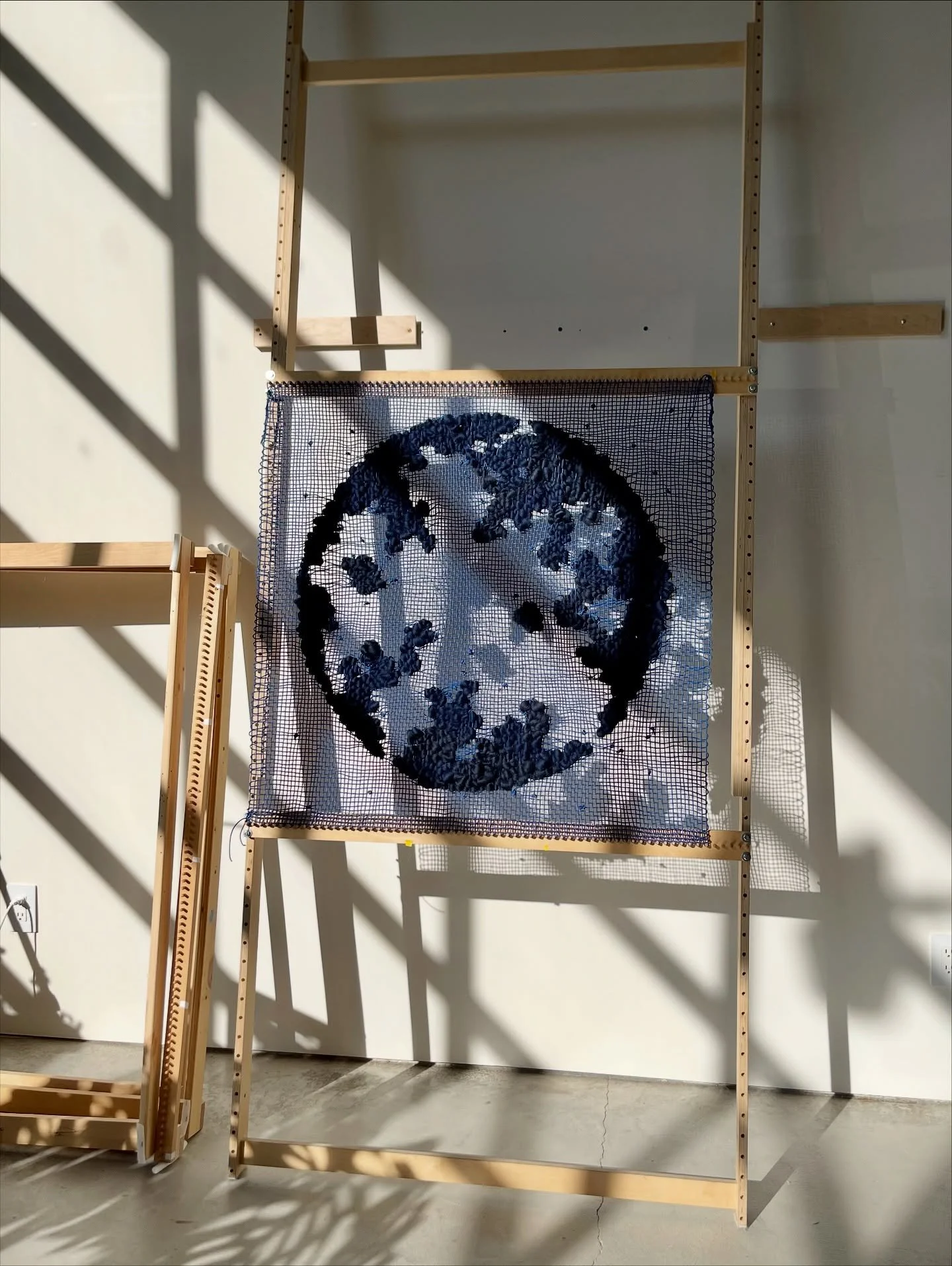 The loom stage of YES, AND. 
See completed work on website under Pareidolia.

YES, AND
Painted cord, wool, painted panel and wood frame
37.5 x 37.5 x 3 in
2025

#미미정 #mimijung