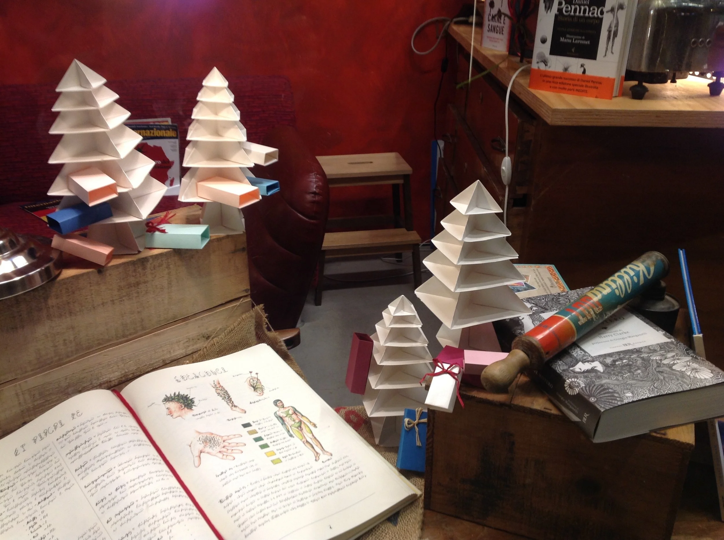 Vitrine de Noël ( Librerie Calibri ) Model origami: R. Cooker et M. Yamaguchi