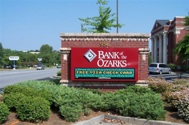 Cartersville Main monument.jpg