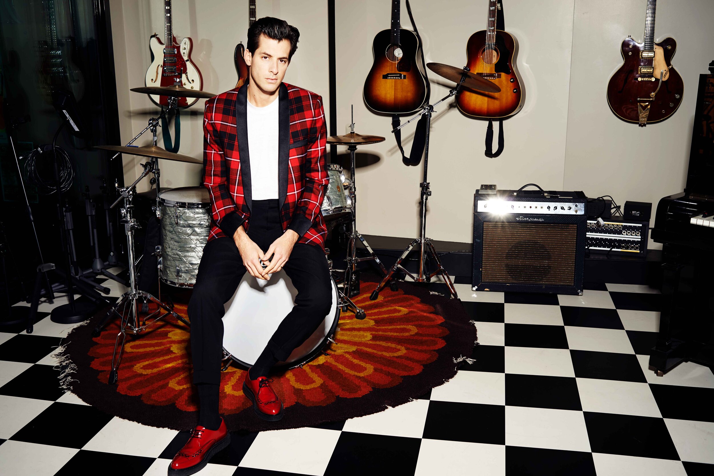 MARK RONSON BY ARVED COLVIN-SMITH