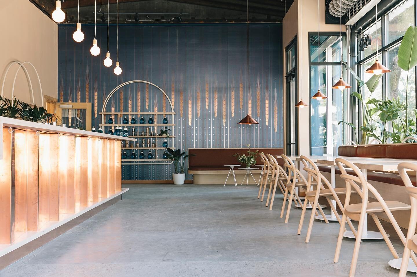 A look at the sawtooth copper-clad bar and copper light fixtures at the @freelandspirits tasting room in Portland, OR.
📸 by&nbsp;@vg___2
&bull; 
&bull; 
&bull; 
&bull; 
&bull; 
#interiordesign&nbsp;#interiorinspiration&nbsp;#moderninteriordesign&nbs