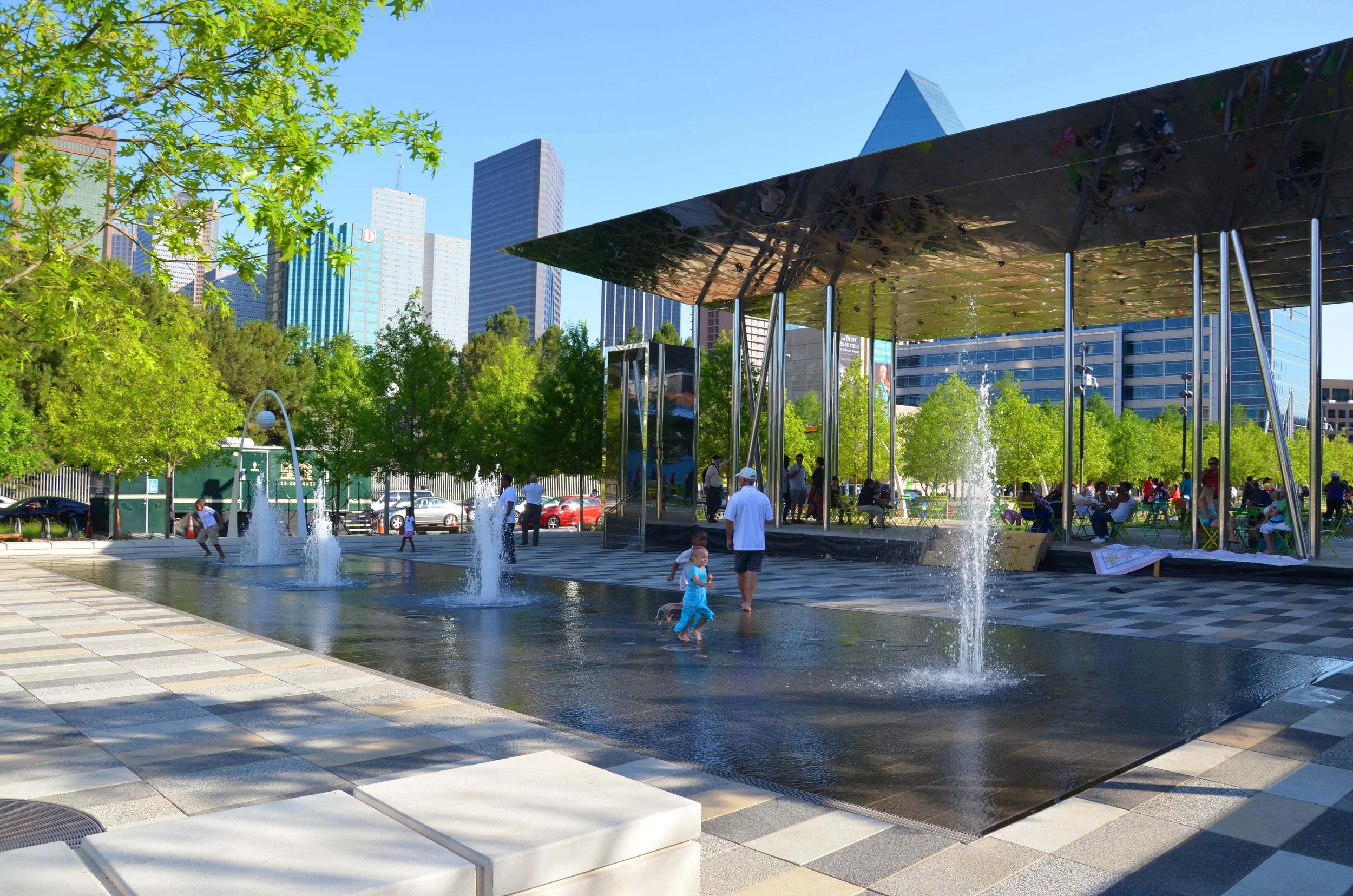 Klyde Warren Park-01.jpg