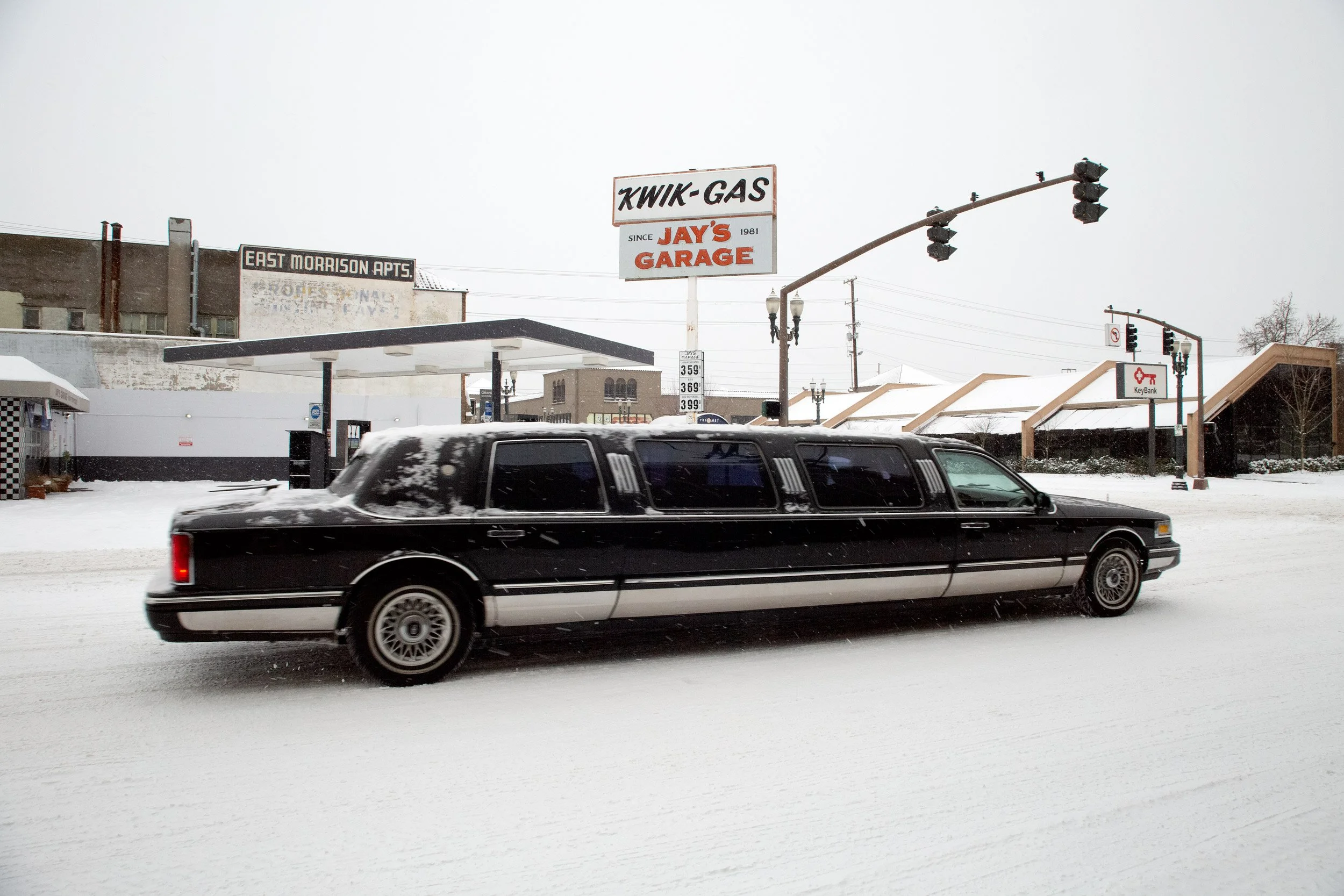 Limousine-In-the-Snow-.jpg